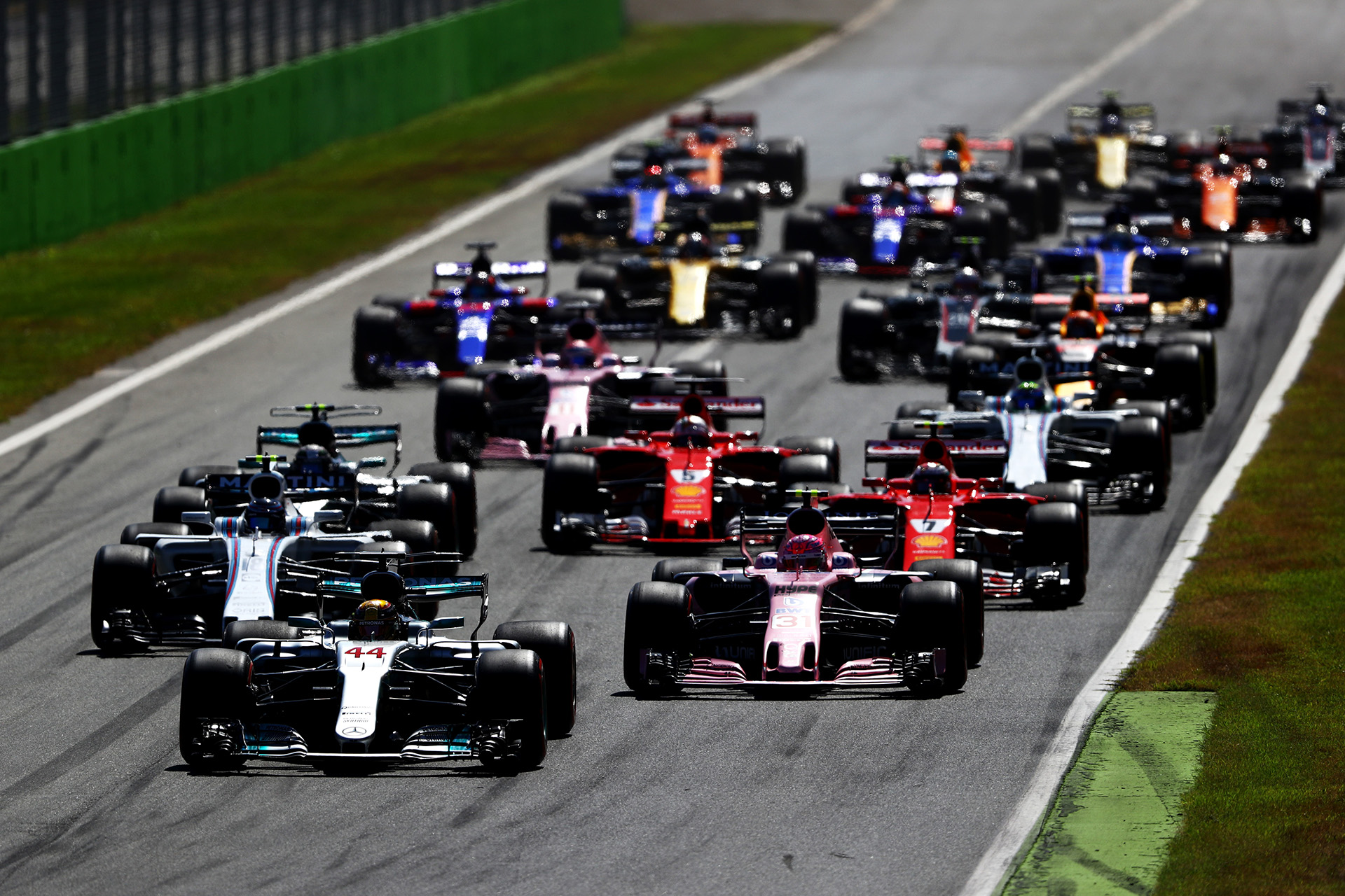 Mercedes logró un nuevo ‘doblete’ gracias al triunfo de Hamilton y al segundo puesto del finlandés Valtteri Bottas.