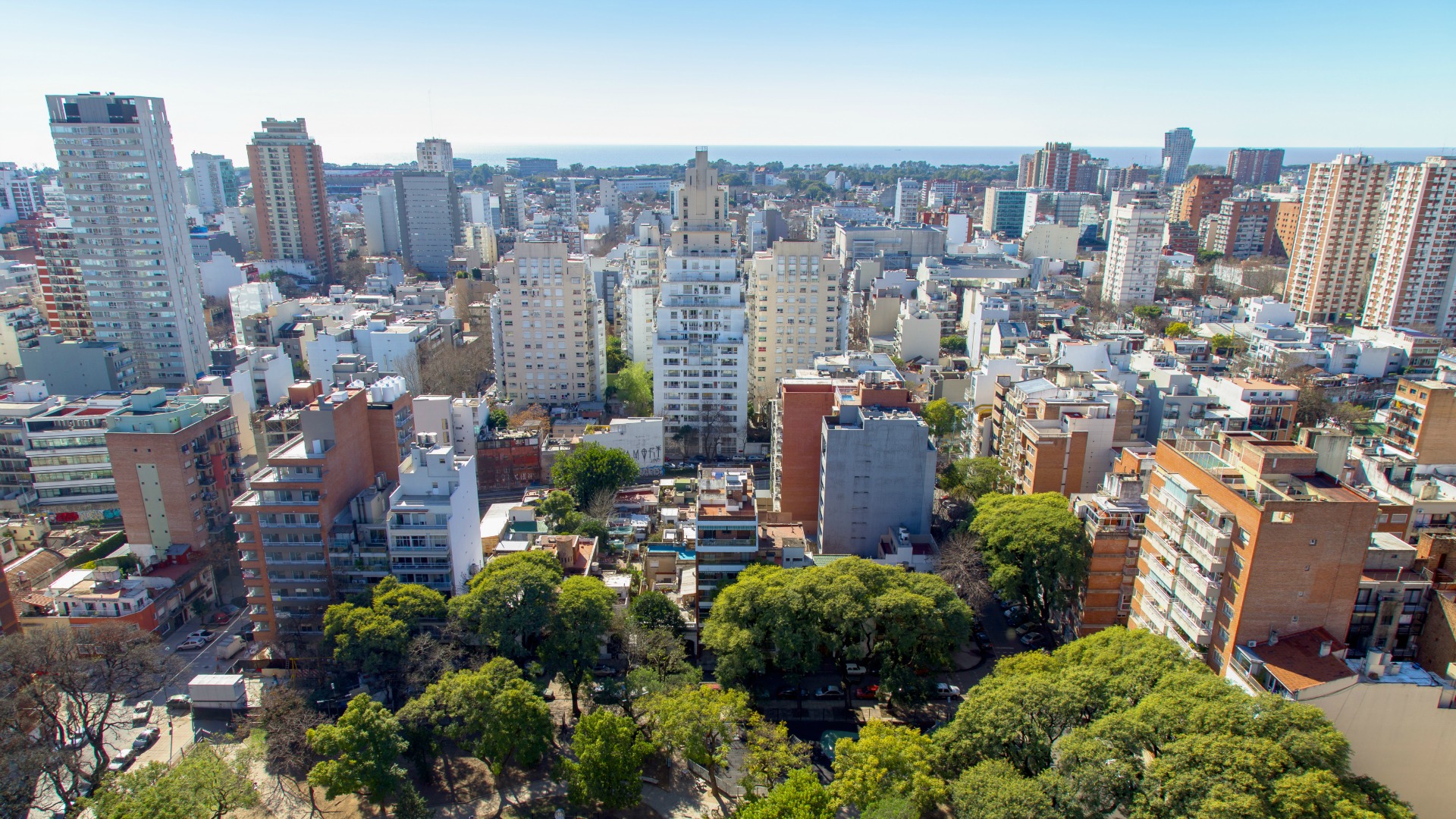 Así es la vista desde lo alto de Mirabilia Belgrano, que llega hasta el Río de la Plata.