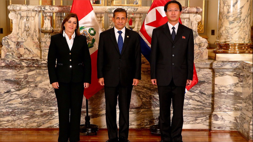 El entonces presidente Ollanta Humala recibió al embajador norcoreano en Lima, Kim Hak Chol, en 2013