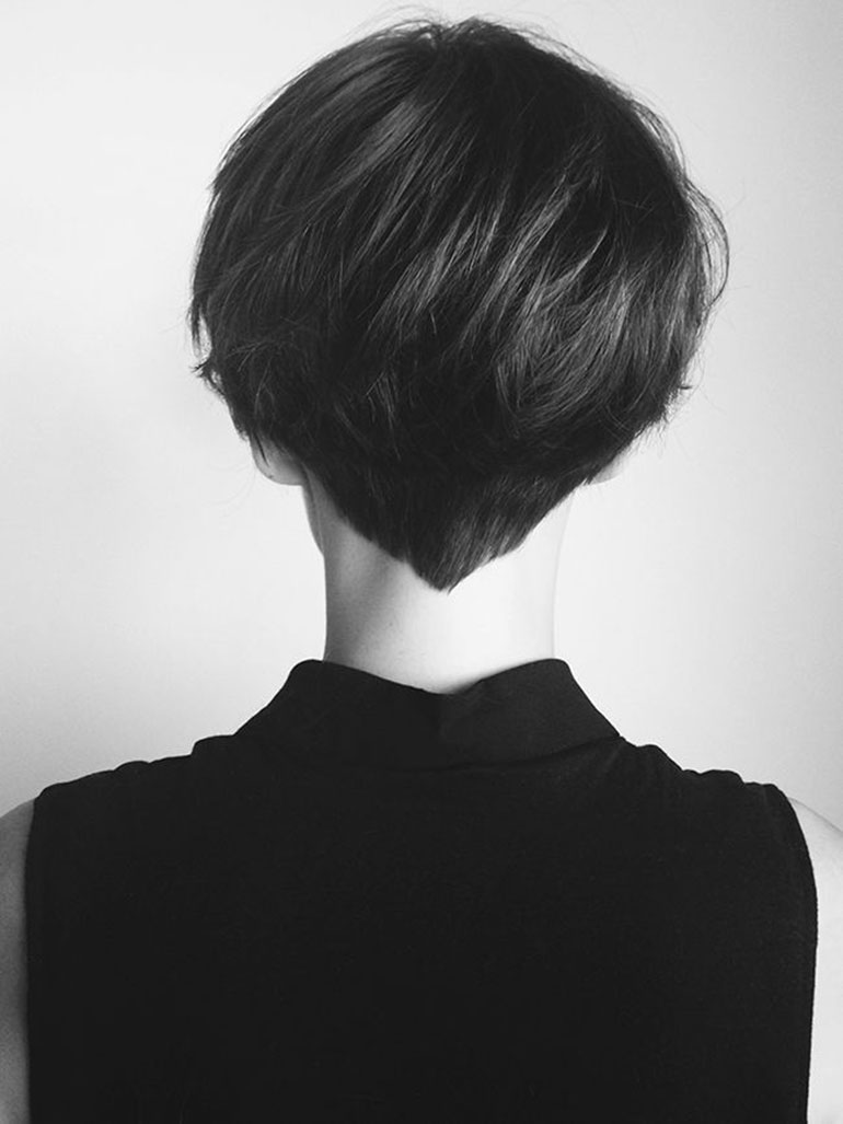 La esposa del protagonista de “El padre infiel” sufre de depresión posparto y se corta el pelo cortísimo
