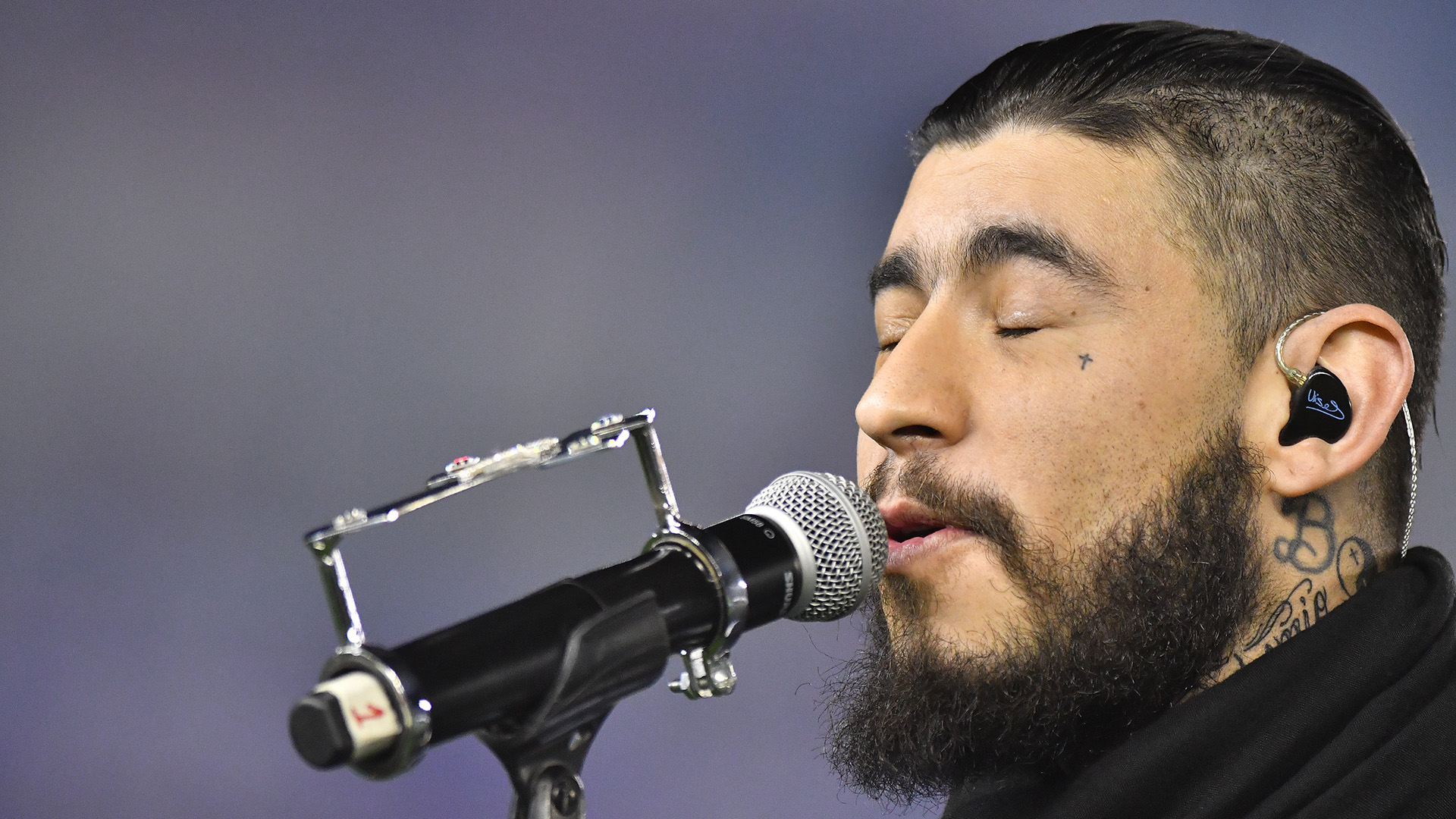 Ulises Bueno cantó el himno nacional argentino previo al juego ante Venezuela