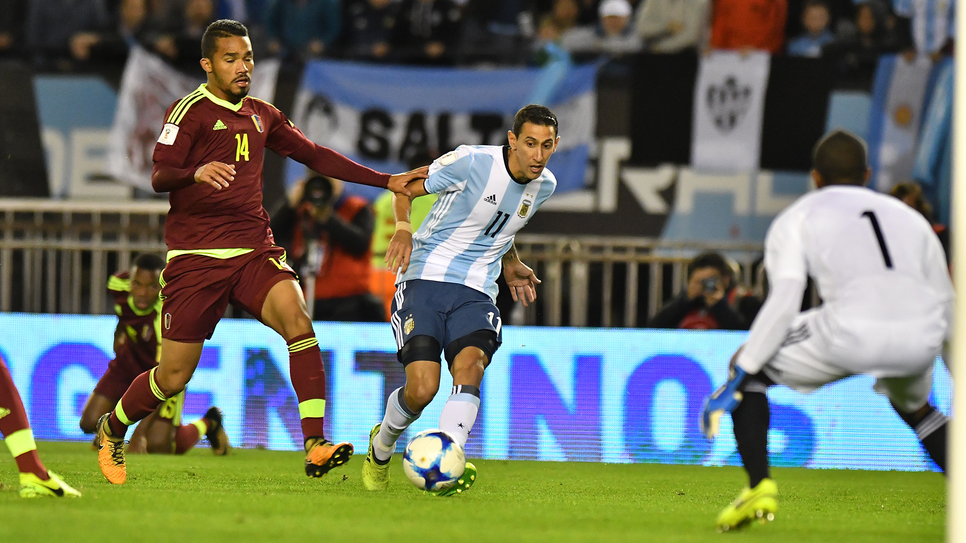 Ángel Di María tuvo un gran comienzo de partido, pero se retiró por lesión en el primer tiempo