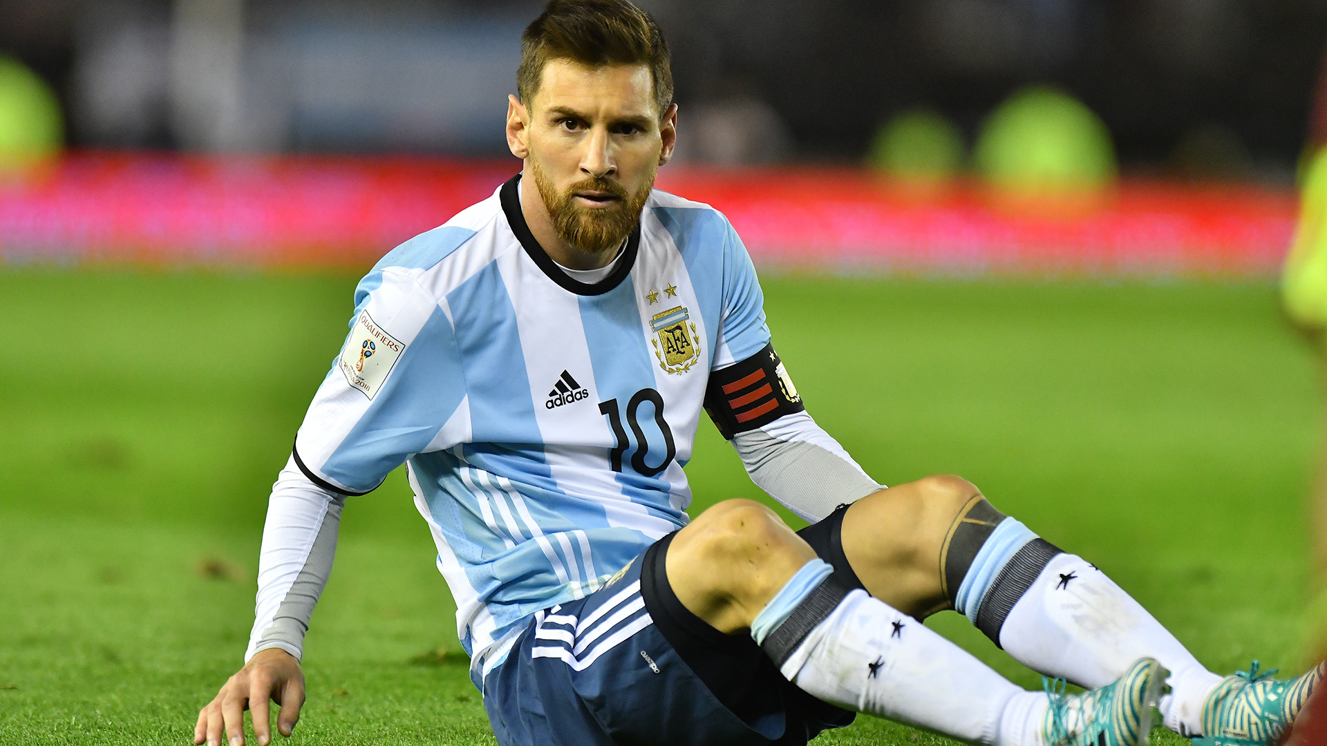 Lionel Messi intentó pero sufrió la falta sociedad en el ataque