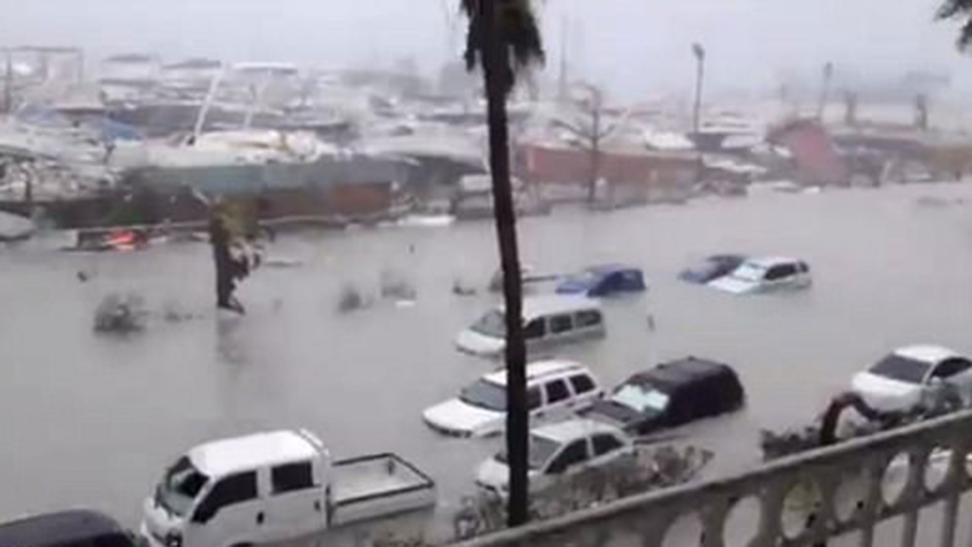 El huracán Irma destruyó el 95% de la parte francesa de la isla de San ...