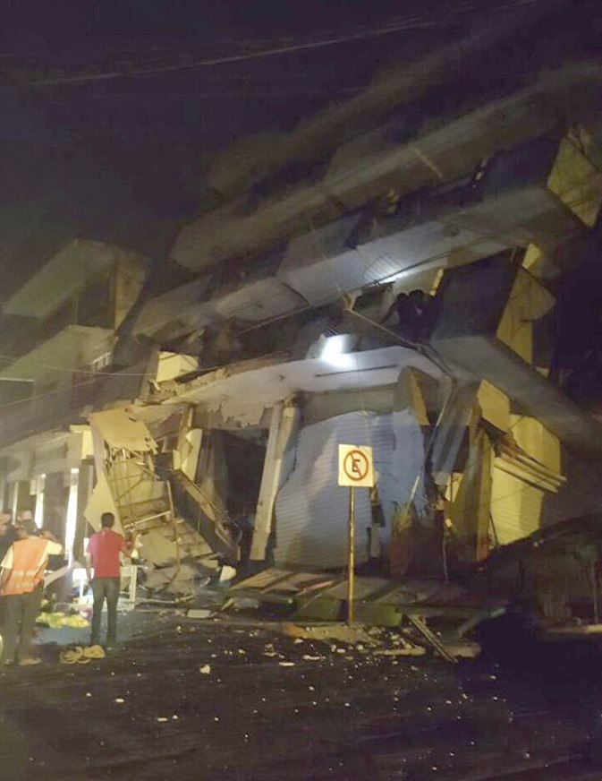 Fotografía que publica en su cuenta de Twitter las autoridades de Protección Civil del municipio de Matias Romero, en el estado de Oaxaca(México) del colapso del hotel “Ane Centro”  (SSN).EFE/PROTECCIÓN CIVIL DE MATÍAS ROMERO/SOLO USO EDITORIAL