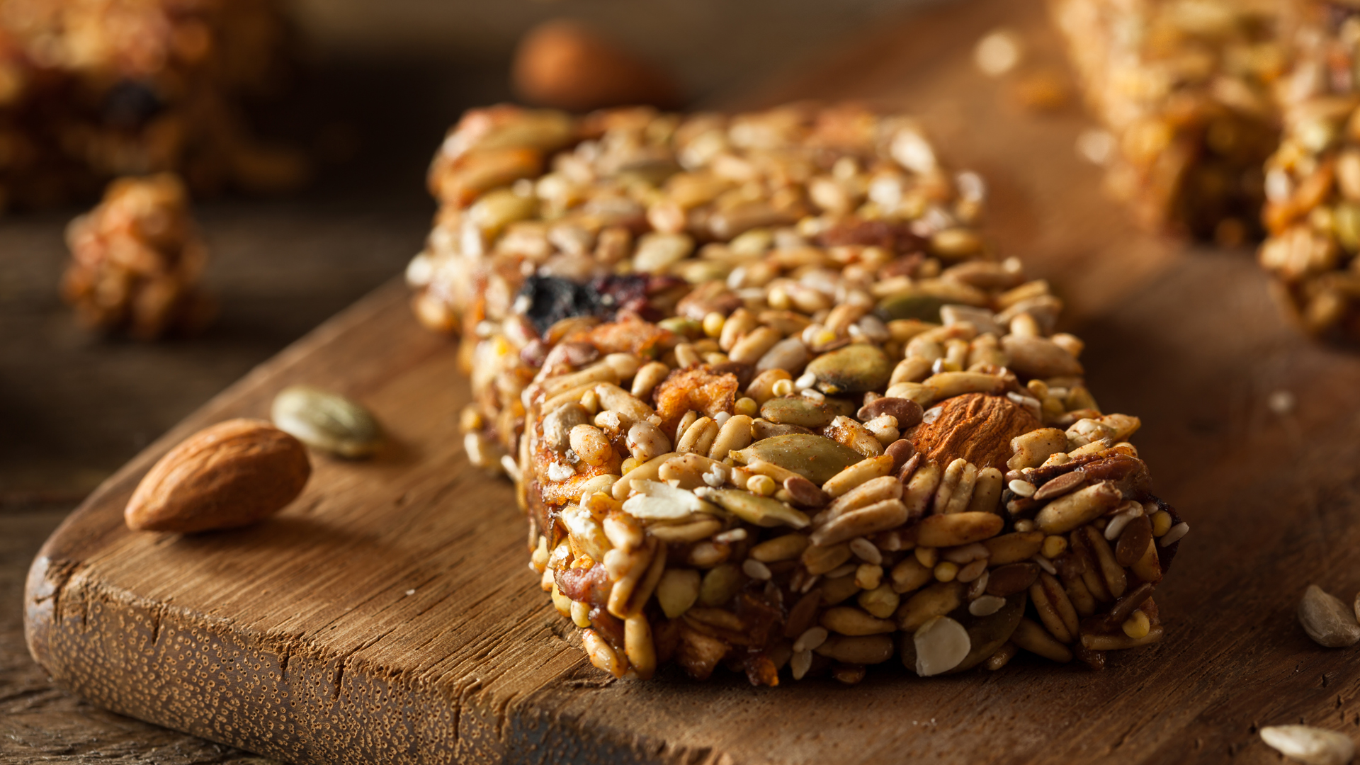 Las barras de cereales pueden contener azúcares agregados o calorías de más (iStock)