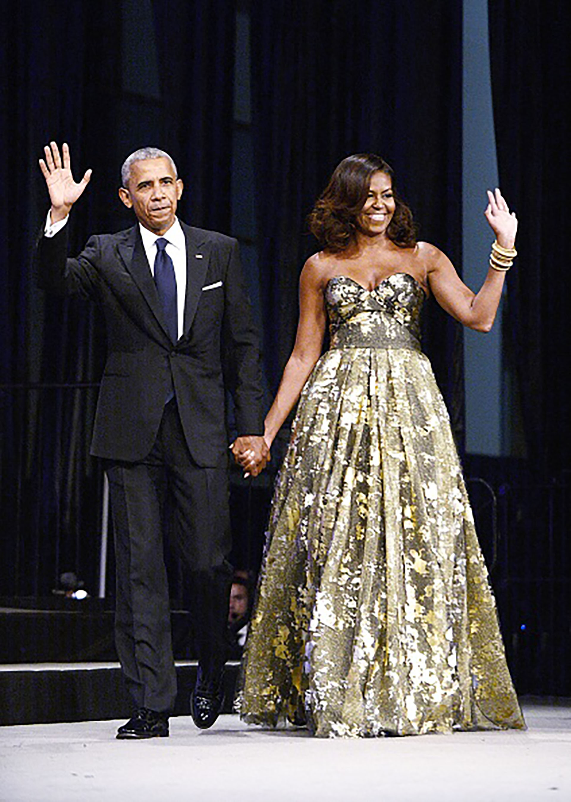 Entre los diseño favoritos de Michelle Obama los vestidos escote corazón (Olivier Douliery-Pool/Getty Images