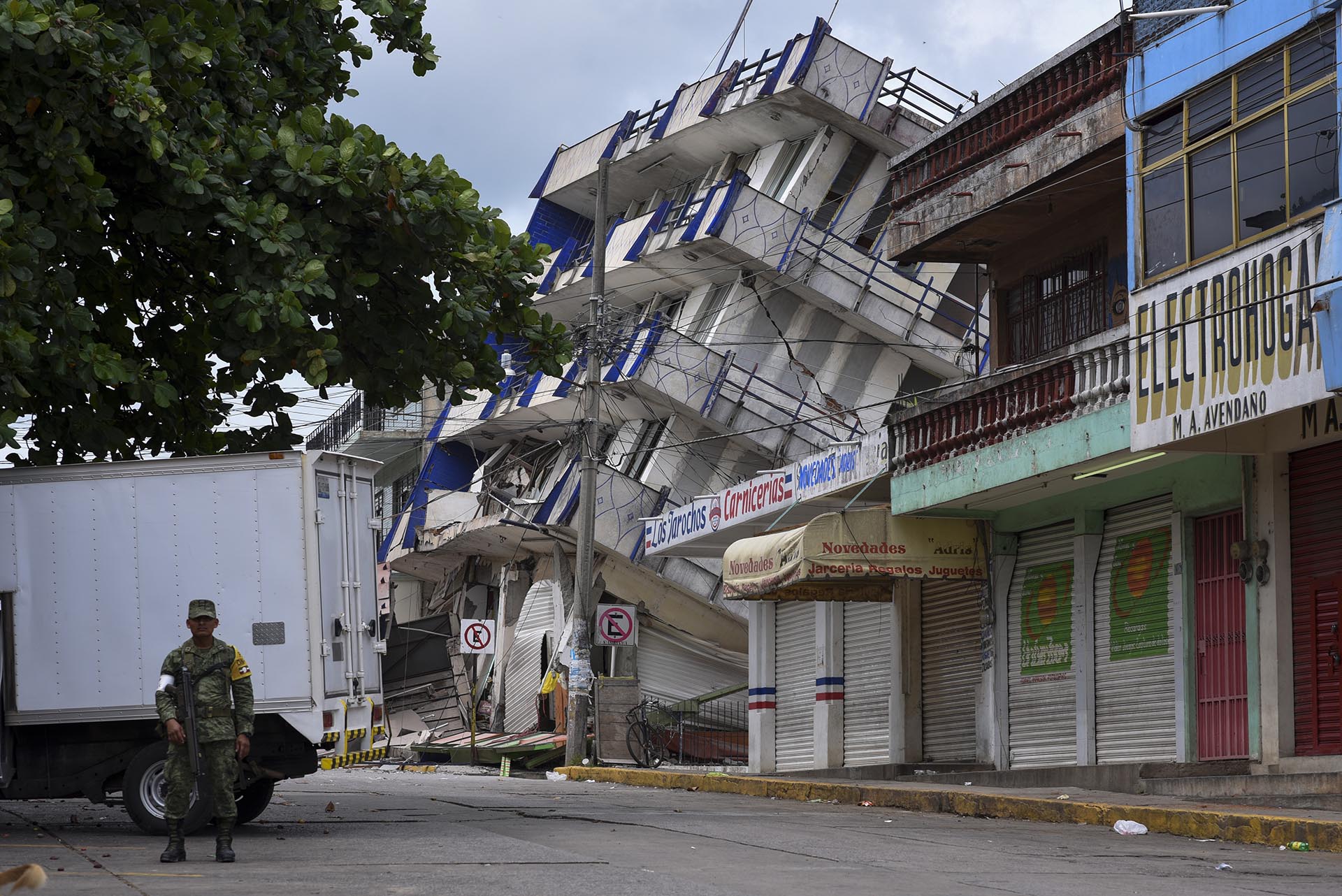 El terremoto del 7 de septiembre de 2017 dejó 98 muertos, cientos de heridos y una placa tectónica fracturada. (AFP/Victoria Razo)