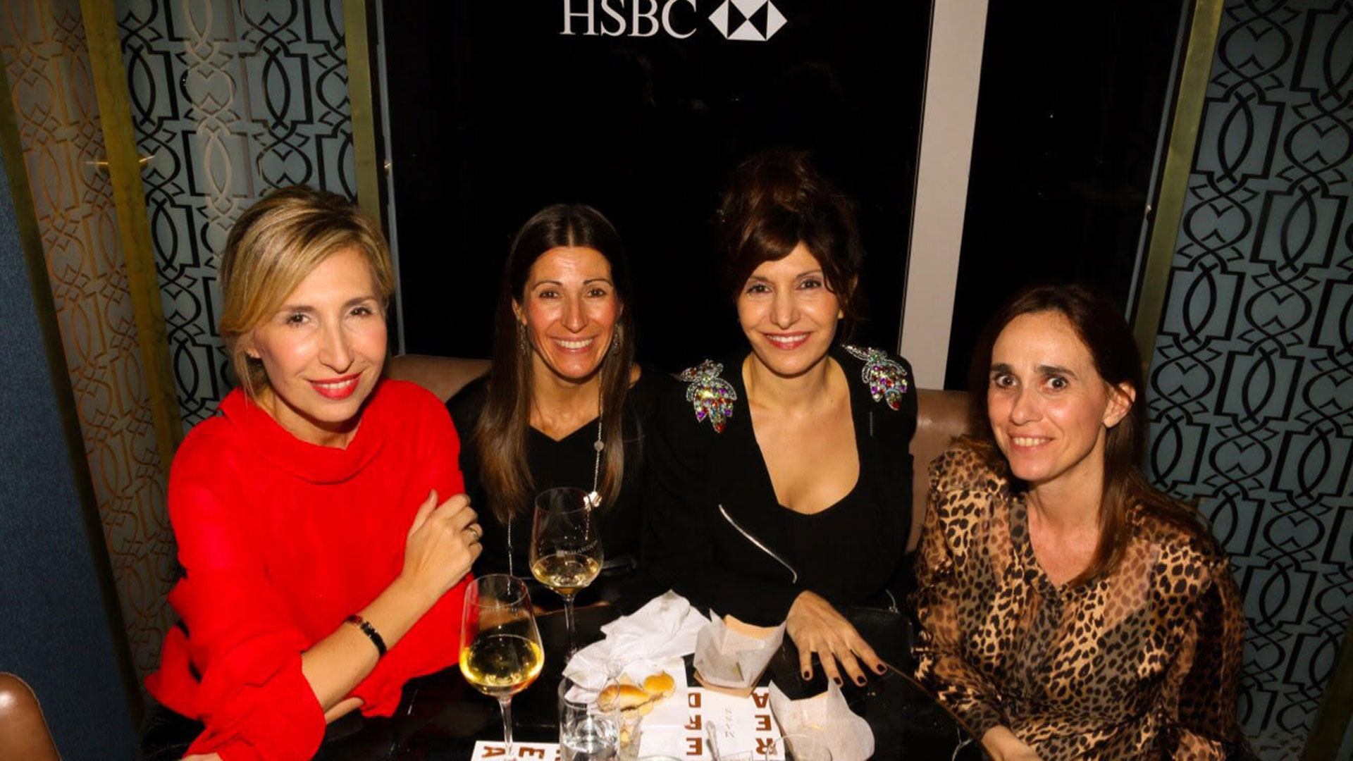 Flavia Fernández y Loreto Alcoba junto a Marcela Peduto, Manager Segmento Premier de HSBC, y Julia Lois, Marketing Head Retail Banking & Management de HSBC