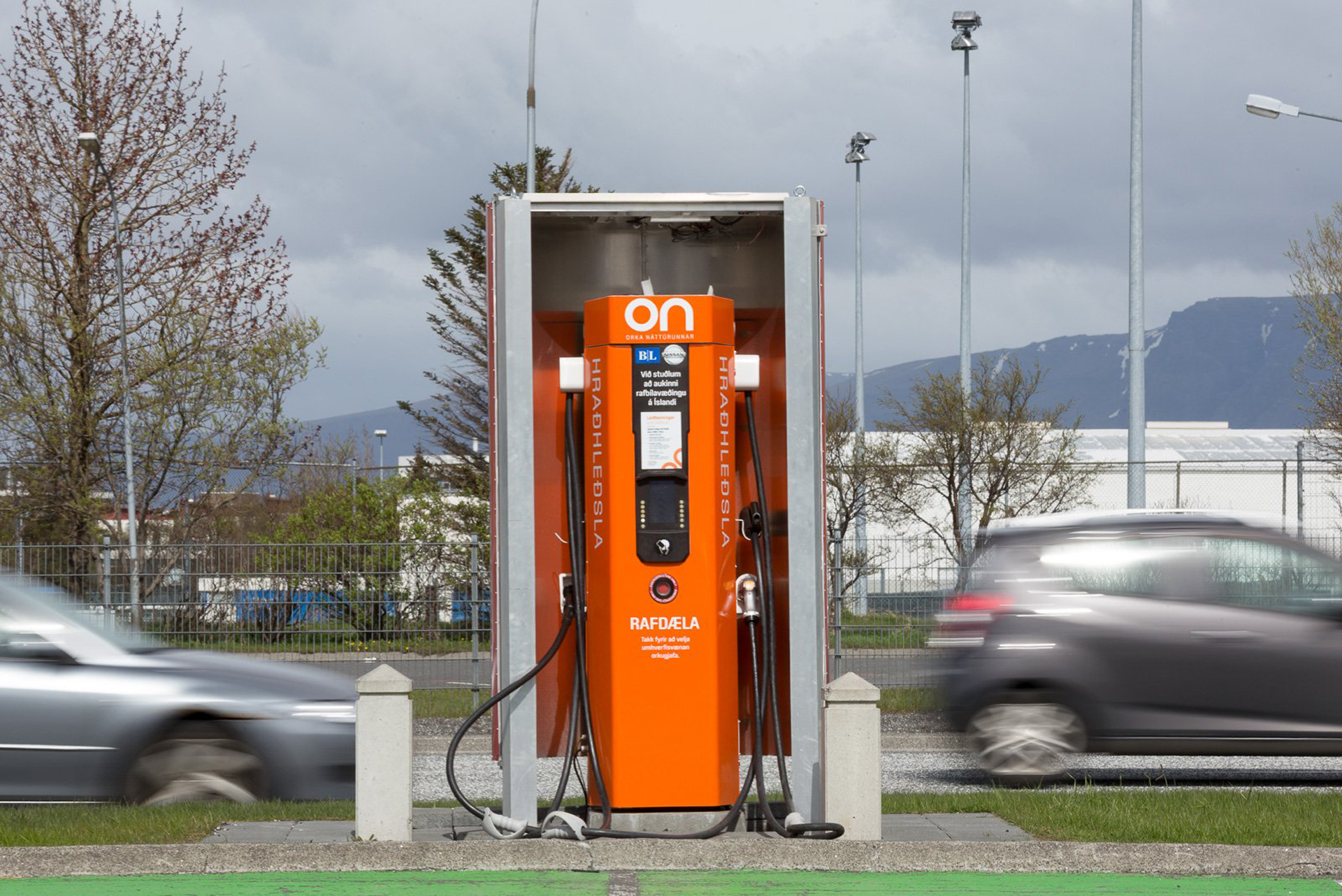 Puestos de carga en Islandia: en la isla de 330 mil habitantes se vendieron 1.158 vehículos eléctricos en 2016