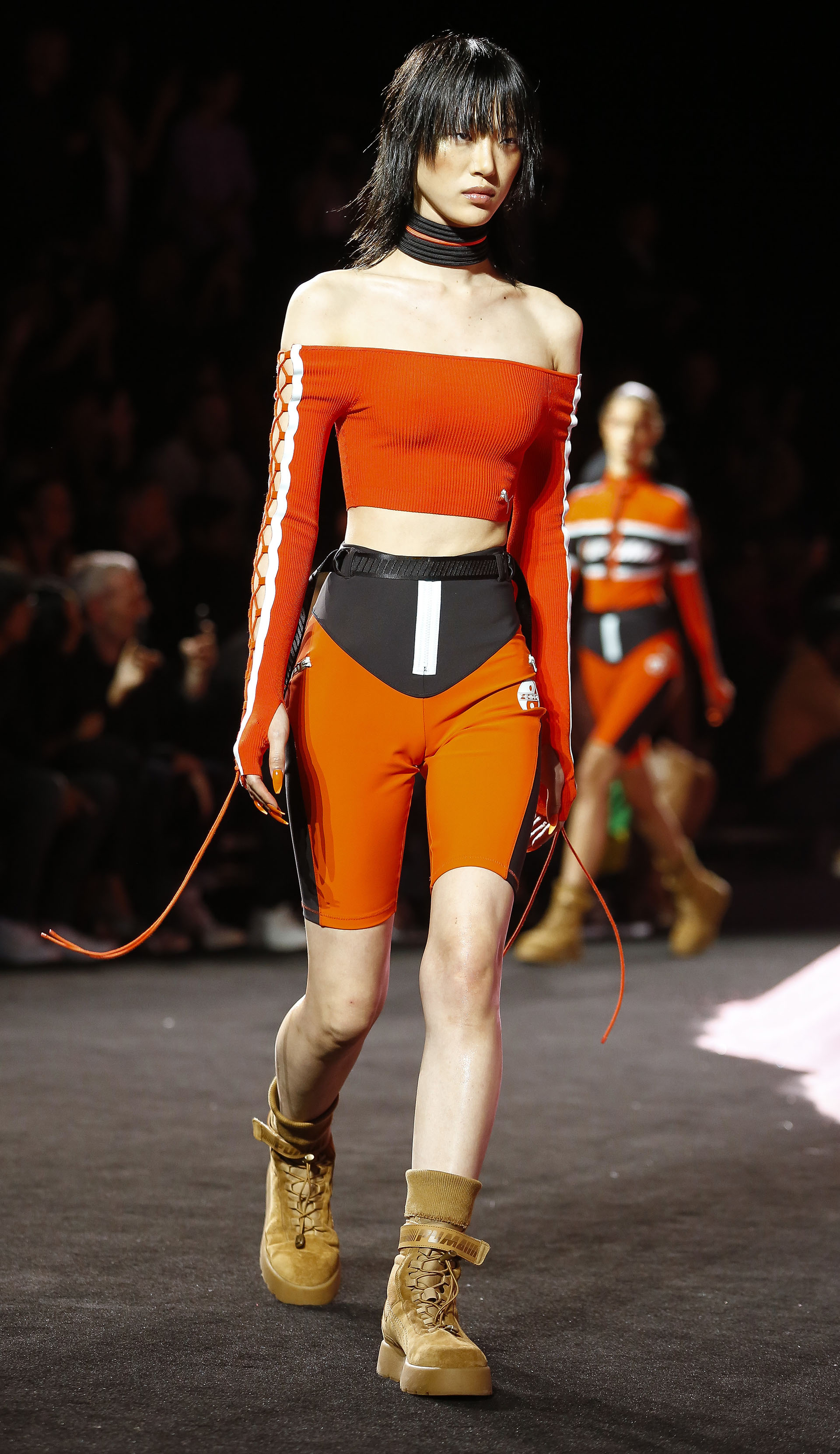 Leggings, tops y chokers cobran un nuevo significado en la pasarela del New York Fashion Week (AP Photo/Bebeto Matthews)