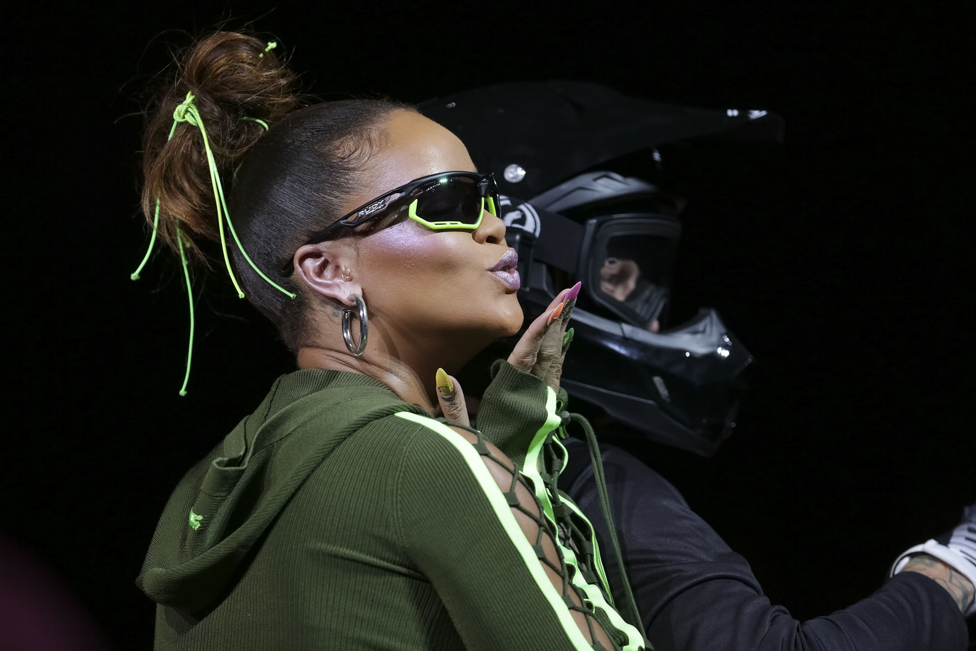 La diseñadora Rihanna, encargada de cerrar el gran espectáculo visual y escénico en Park Avenue(Photo by Brent N. Clarke/Invision/AP)