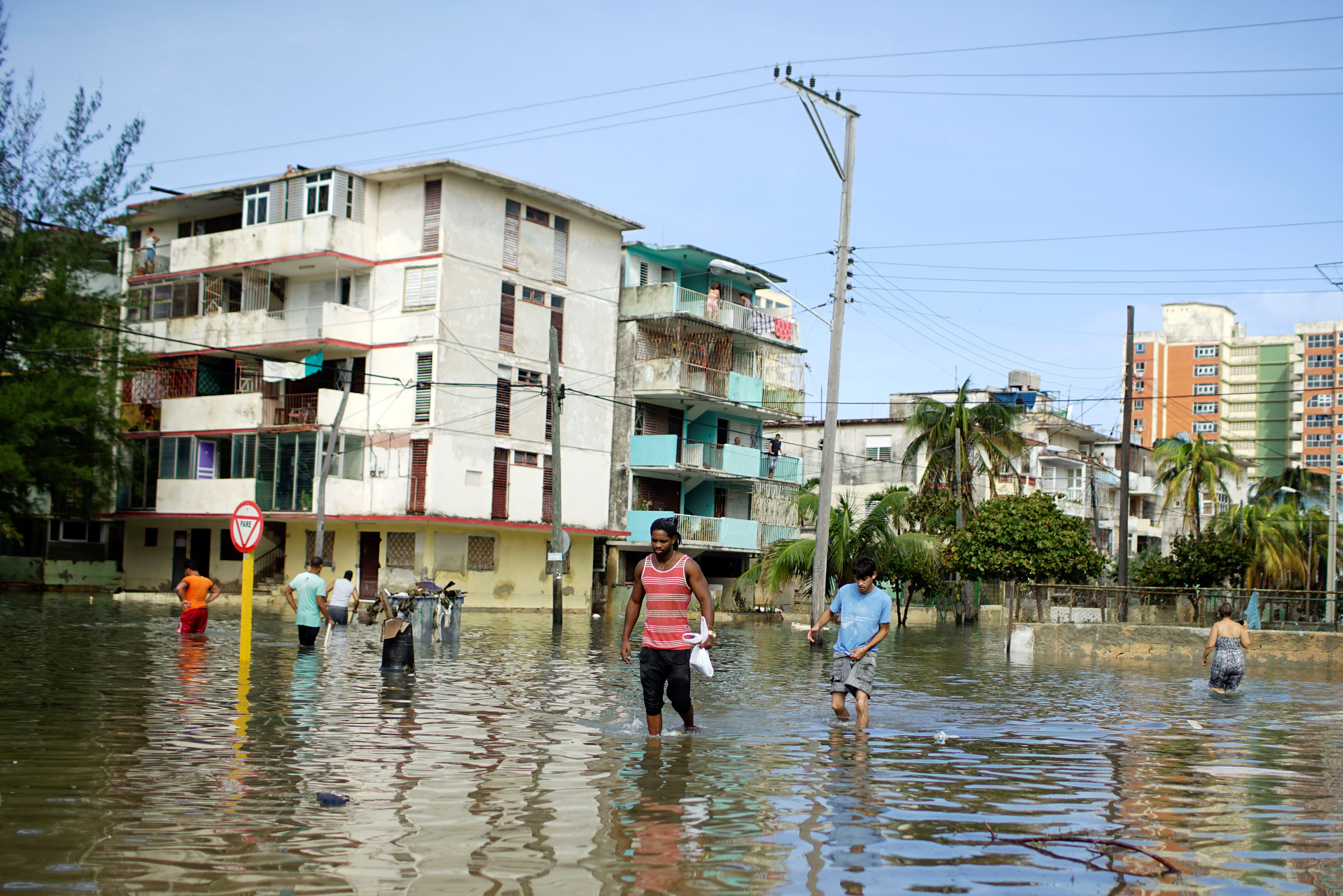 Otra zona inundada en La Habana. (REUTERS)