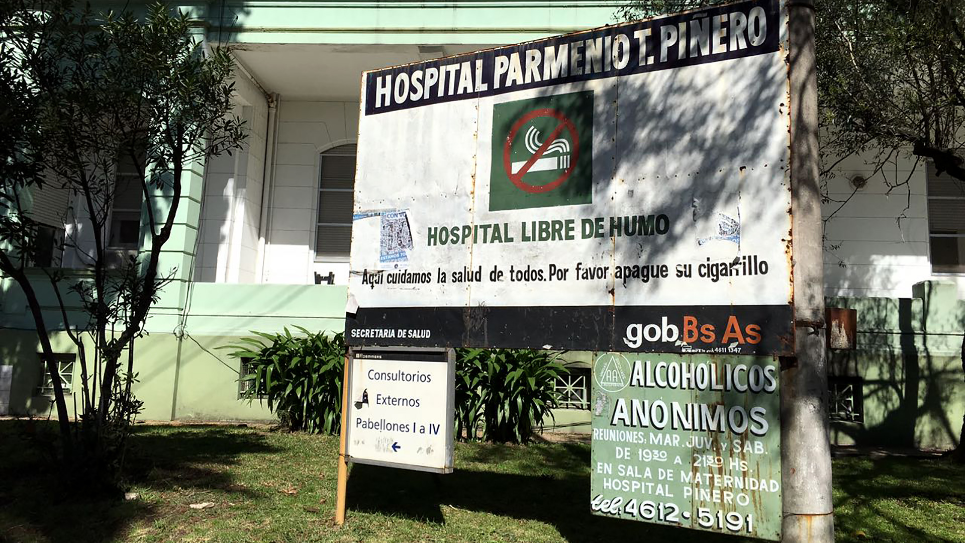 La entrada del hospital Piñero.
