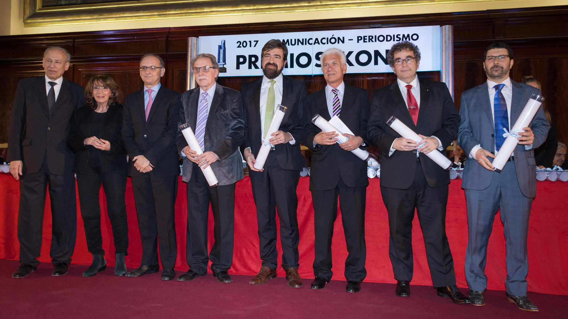 Análisis Económico: Ismael Bermúdez, Hernán de Goñi, Néstor O. Scibona, José Siaba Serrate y Alfredo Zaiat. Los premios de esta categoría fueron entregados por Fernando Navajas