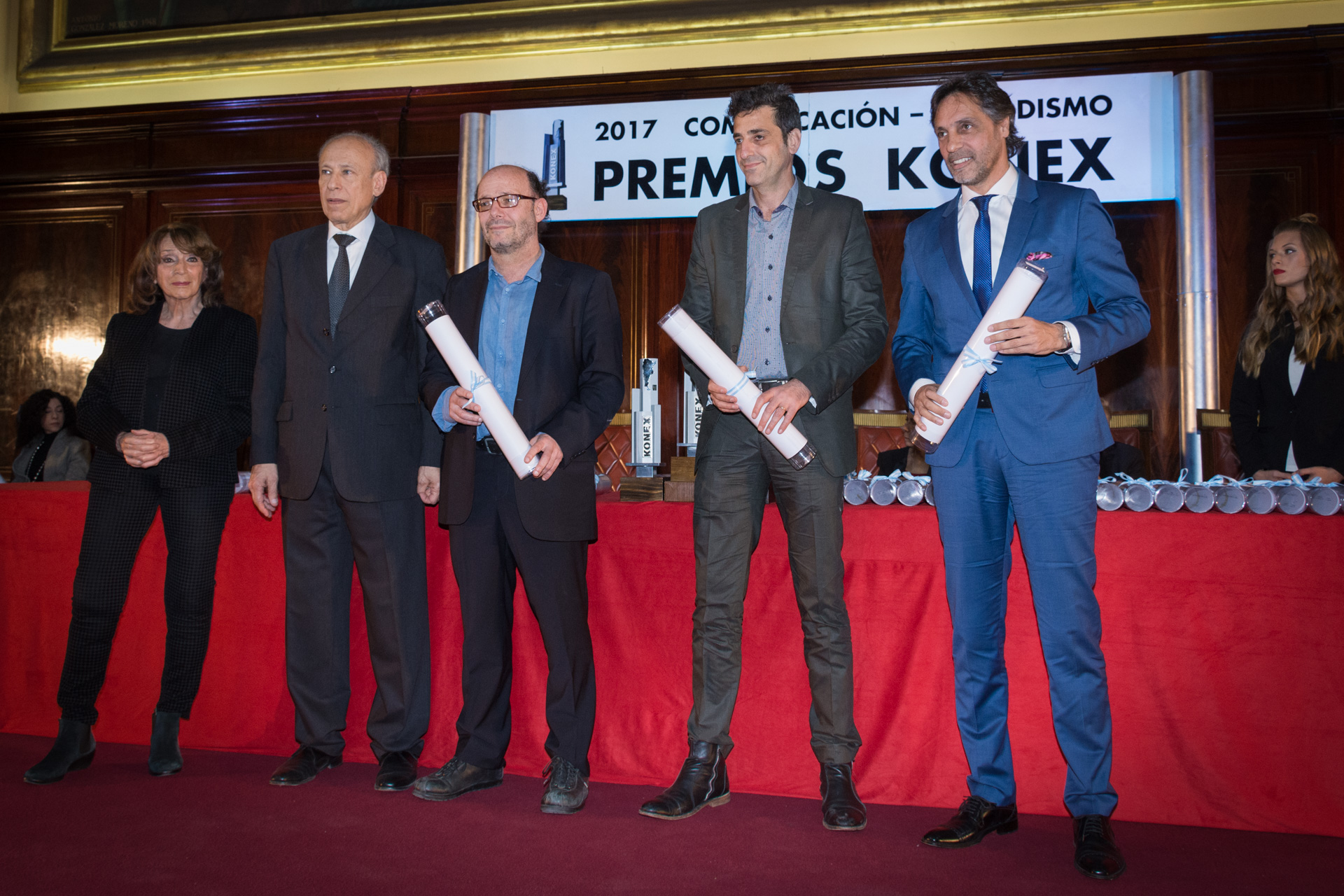 Deportiva: Gonzalo Bonadeo, Ezequiel Fernández Moores, Gustavo Grabia, Gustavo López y Juan Pablo Varsky. Los premios de esta categoría fueron entregados por el presidente de la Fundación Konex, Luis Ovsejevich