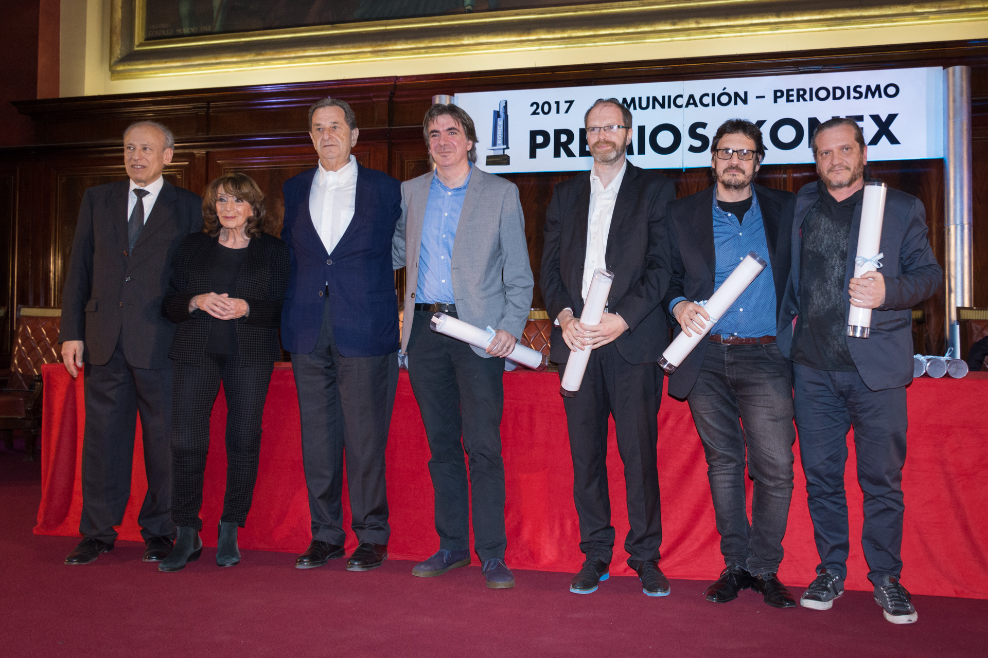 Divulgación: Sebastián Campanario, Diego Golombek, Adrián Paenza, Felipe Pigna y Darío Sztajnszrajber. Los premios de esta categoría fueron entregados por Bernardo Kosacoff