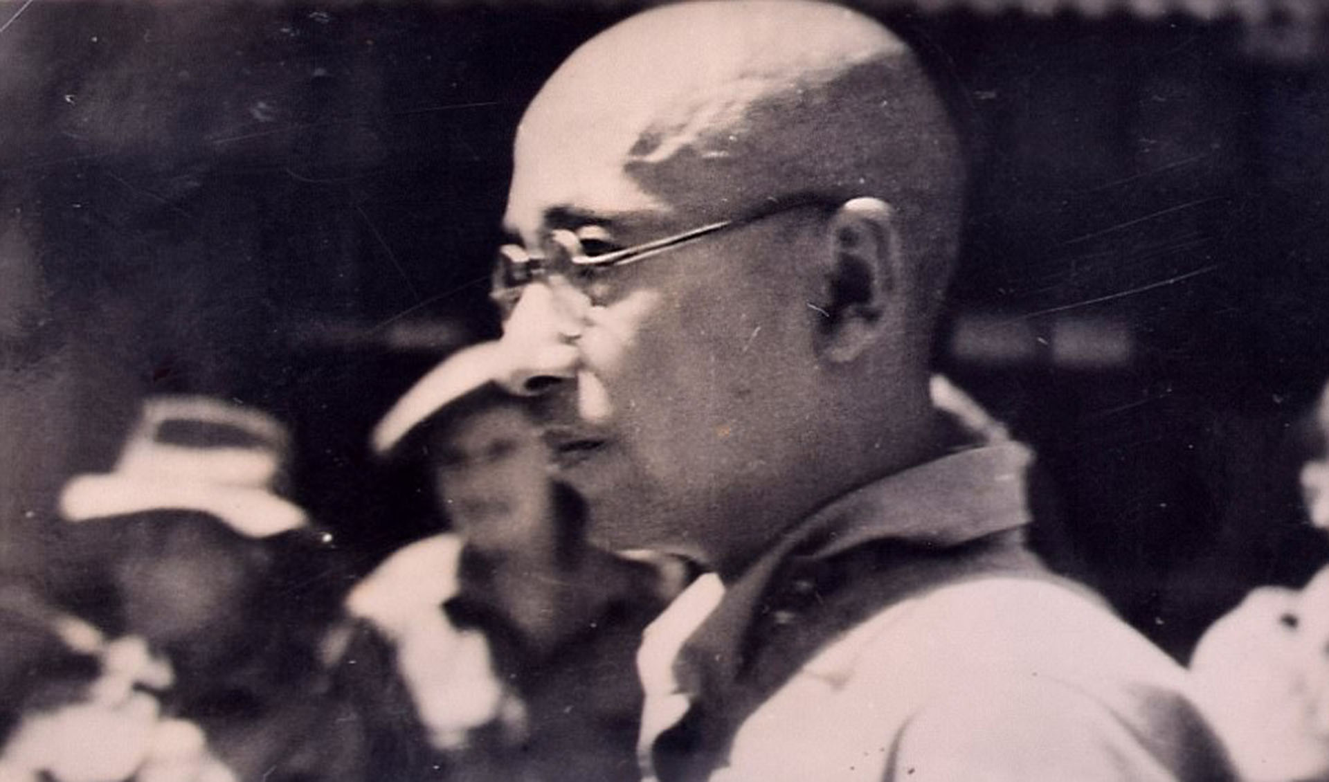 Un guardia japonés en un campo de concentración