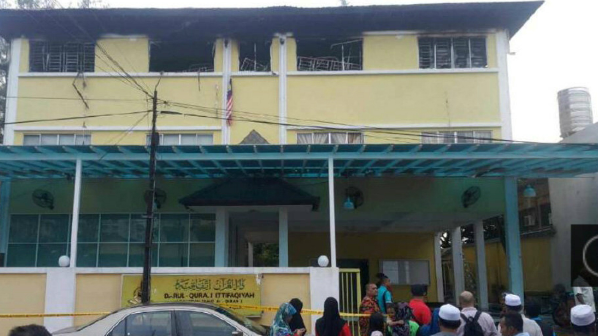 El incendio ocurrió en el último piso de la edificación. (Reuters)