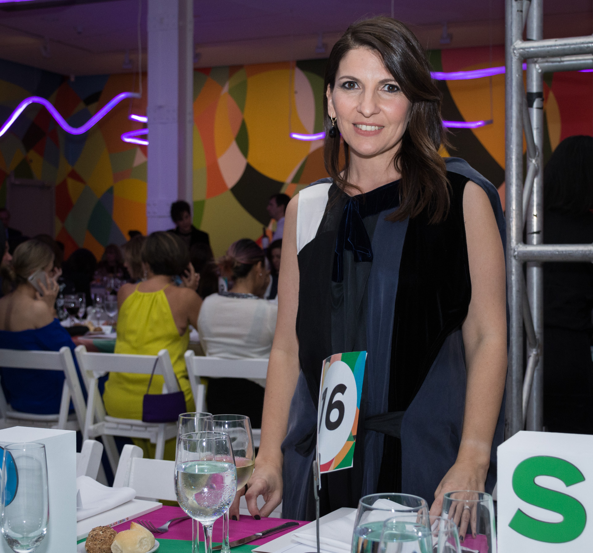 Larisa Andreani, presidente de la Asociación Amigos del Moderno, cuyo objetivo es contribuir al desarrollo y la consolidación del Museo de Arte Moderno de Buenos Aires, apoyando su crecimiento, colaborando con la conservación de obras y ayudando a difundir el patrimonio y las exposiciones temporarias