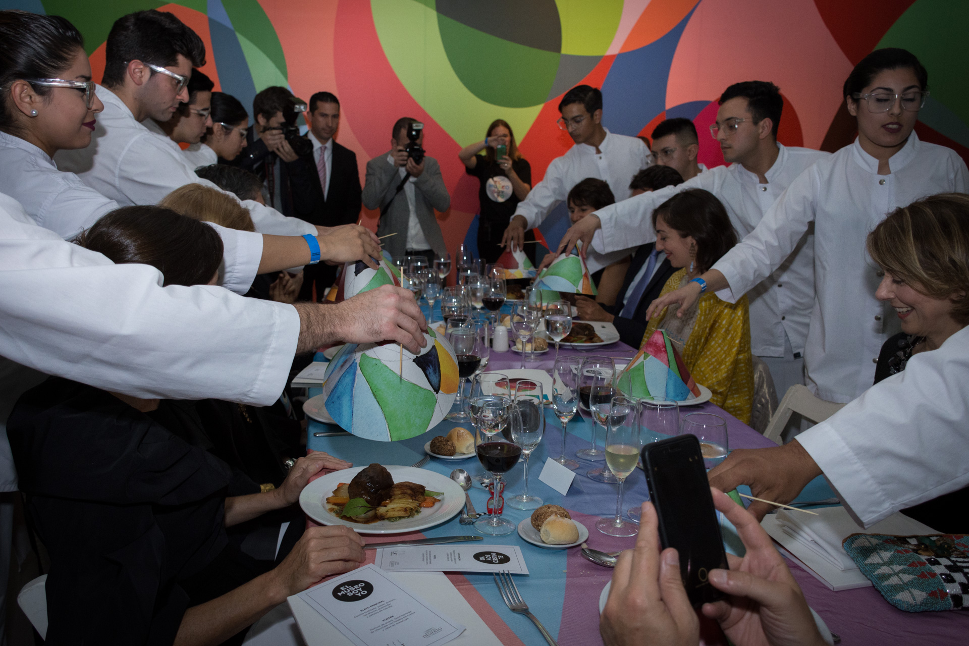 La original presentación de los platos del menú de la gala
