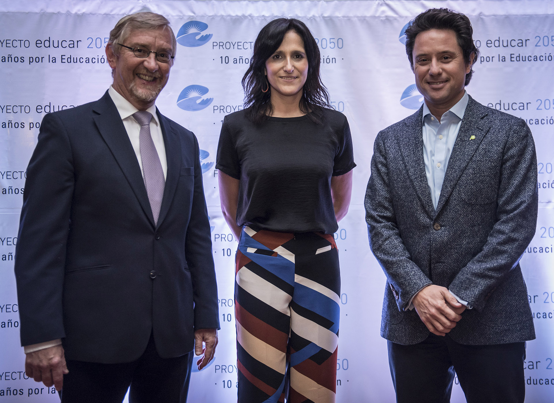 Manuel Álvarez Trongé y María Cortelezzi junto a Gabriel Sánchez Zinny, Director General de Cultura y Educación de la provincia de Buenos Aires