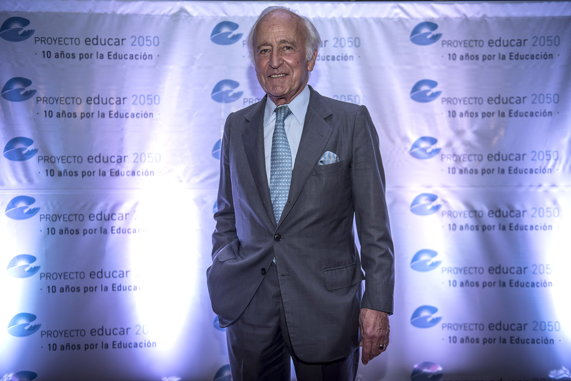El empresario Santiago Soldati. Proyecto Educar 2050 es una asociación civil fundada en 2007, comprometida con la mejora de la calidad educativa en la Argentina. Se propone incidir en las políticas públicas en materia de educación, así como también, concientizar a la sociedad acerca de la importancia de la educación de calidad. Su visión es colocar a la Argentina entre los 5 países con más alta calidad educativa del mundo antes del año 2050, a partir del trabajo en cuatro ejes de acción: Investigación y Contenidos, Comunicación y Difusión, Articulación y Trabajo de Campo
