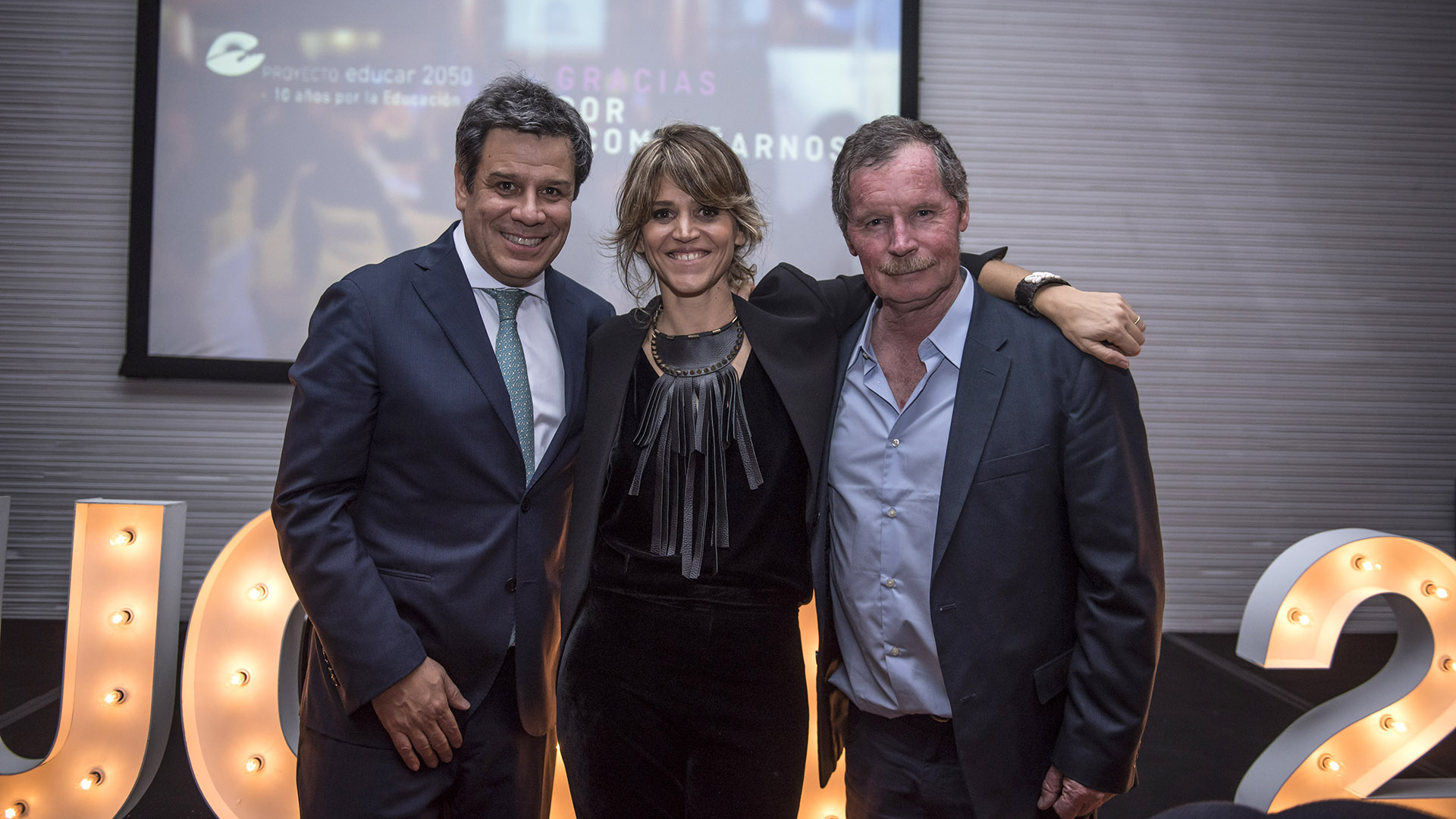 El neurocientífico Facundo Manes junto a María Freytes y Juan Carr, fundador de Red Solidaria. Los participantes del evento compartieron la visión de Educar 2050: colocar a la Argentina entre los 5 países con más alta calidad educativa antes del año 2050
