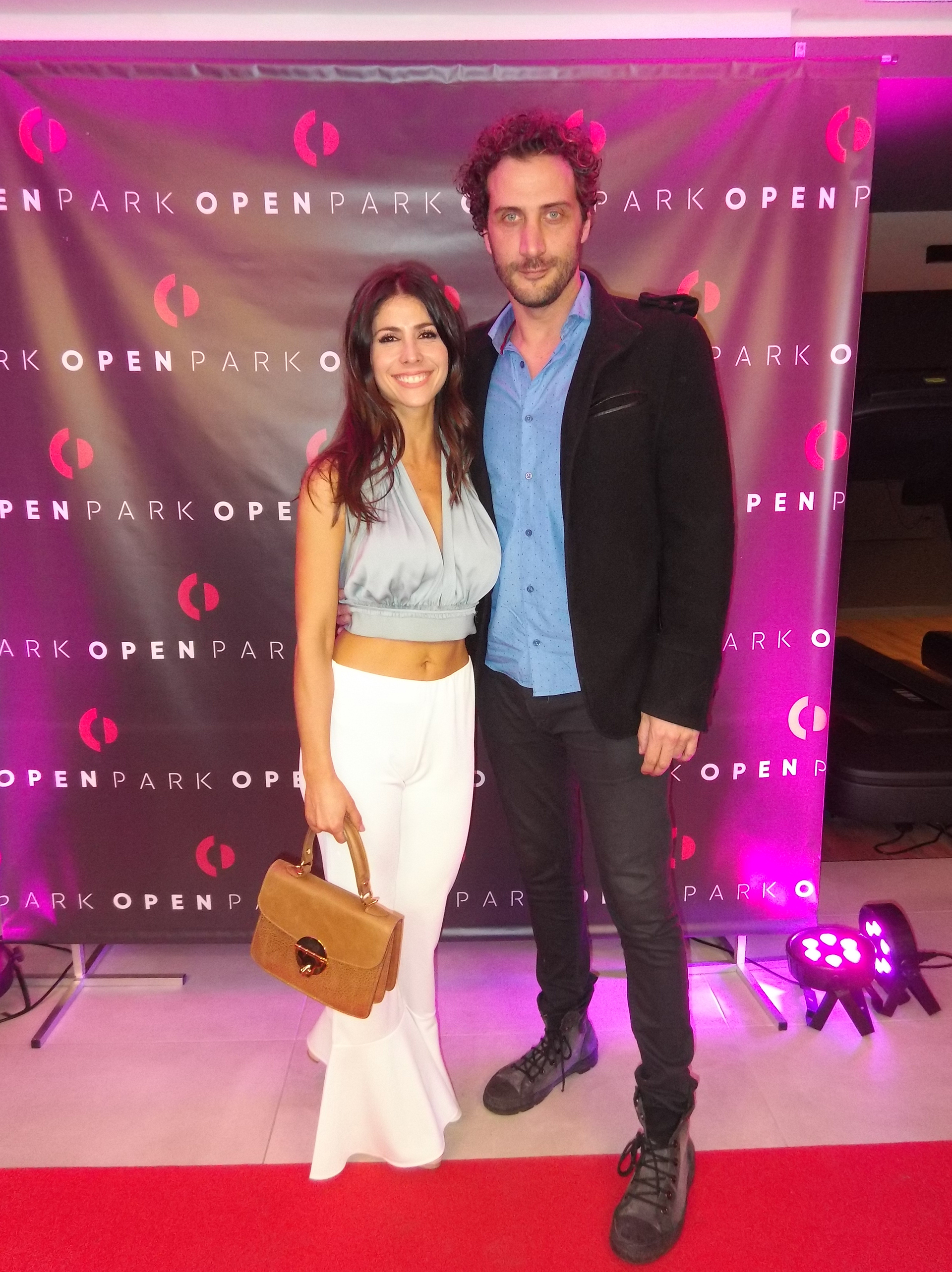 La periodista Majo Martino y el actor Luciano Cáceres