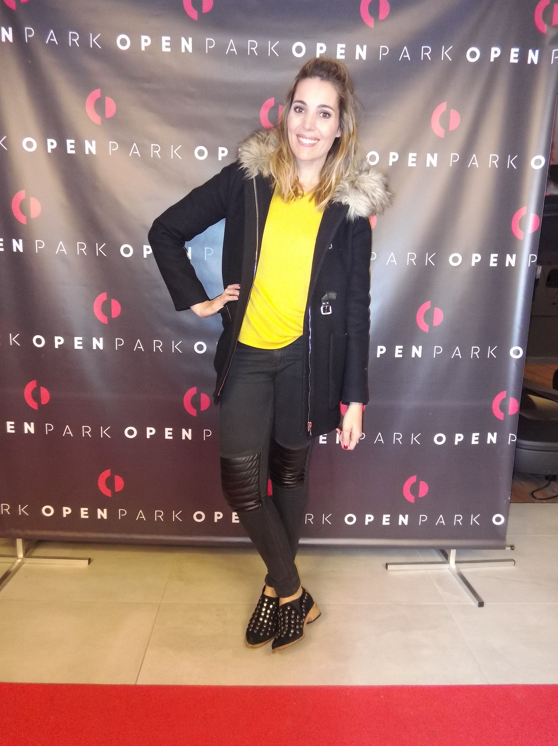 La periodista Noelia Antonelli también dijo presente en el cocktail inaugural.