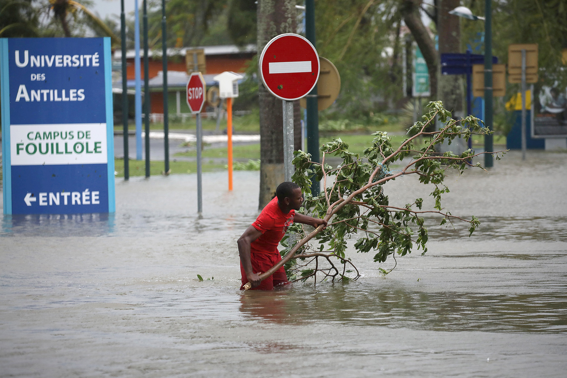 Más de 40 vuelos cancelados en República Dominicana por huracán María Más de 40 vuelos cancelados en República Dominicana por huracán María