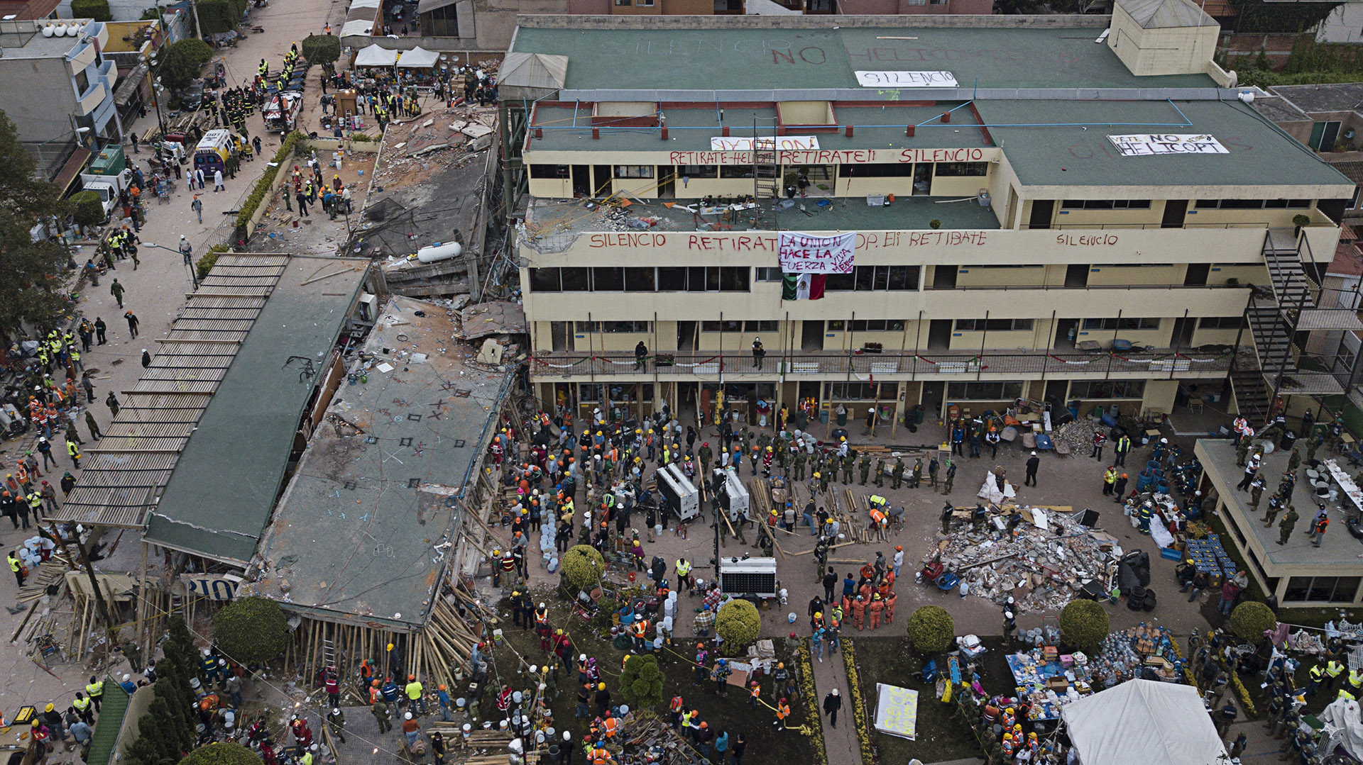 La tragedia en el Colegio Rébsamen conmovió a México(AP Photo/Miguel Tovar)