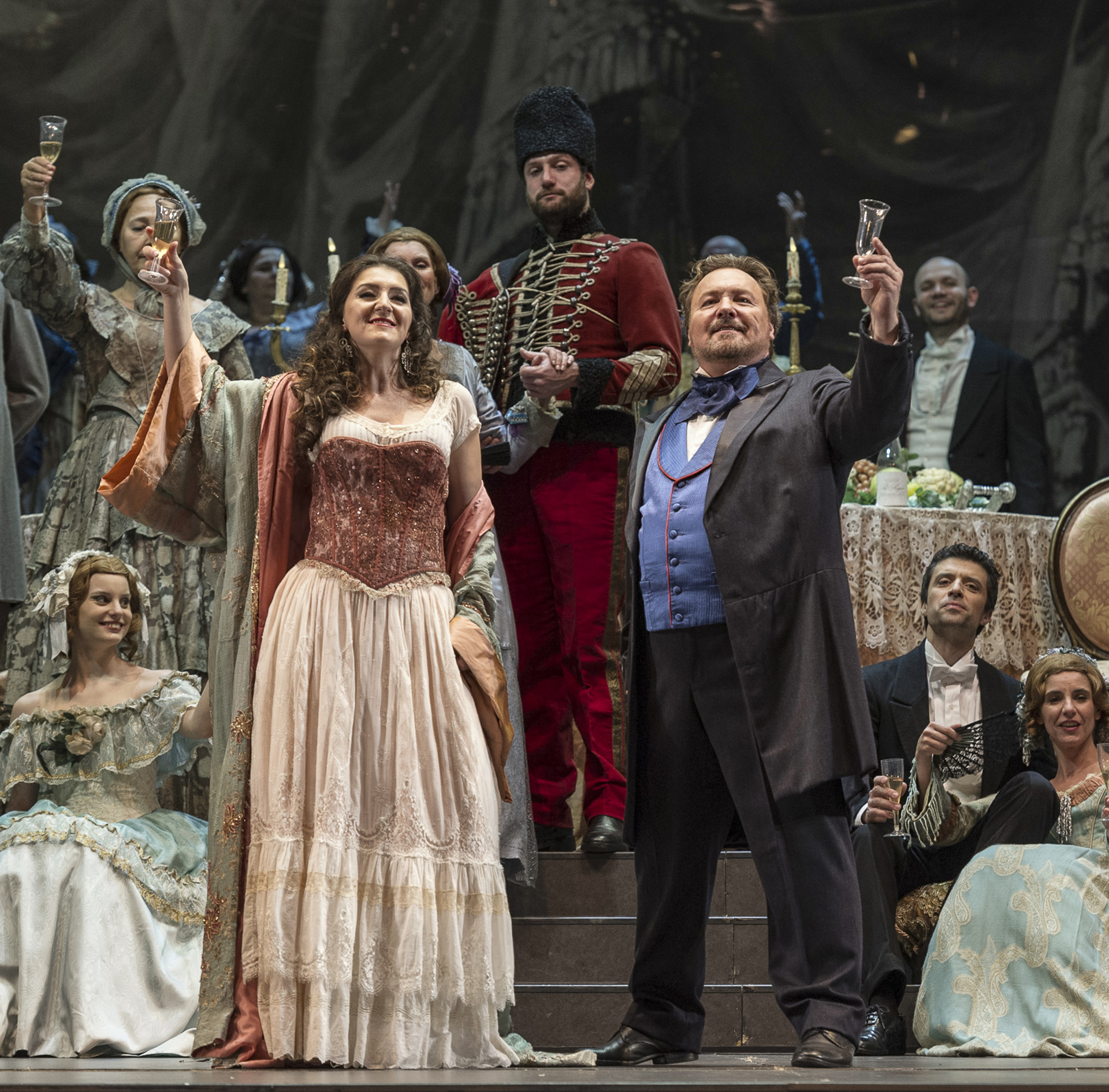 La traviata es una ópera en tres actos (1853) con música de Giuseppe Verdi