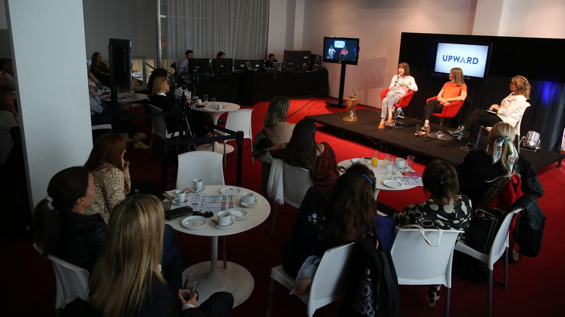 La conferencia se celebró en el auditorio de Grupo VI-DA, en el marco de actividades de UPWARD Women Argentina (Agustín Marcarian)