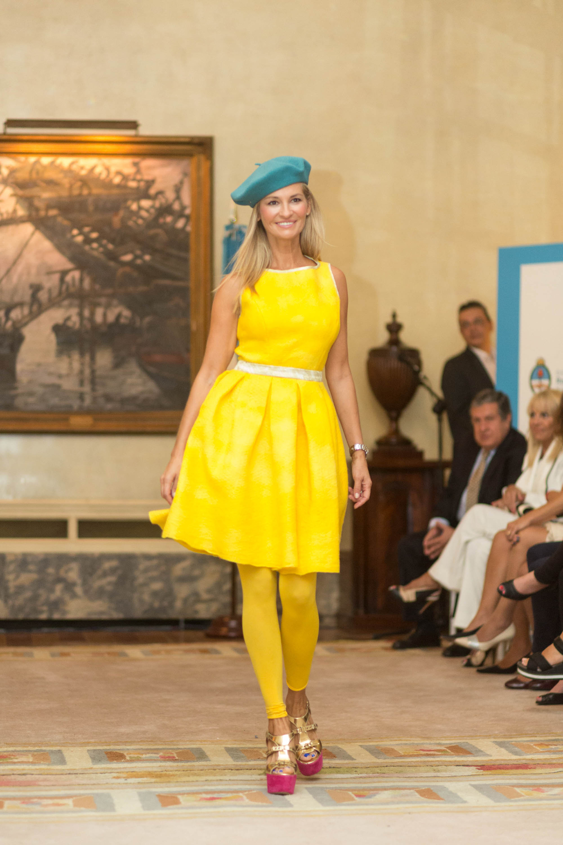 Lily Sciorra cerrando el desfile de la Fundación Manos Patagónicas