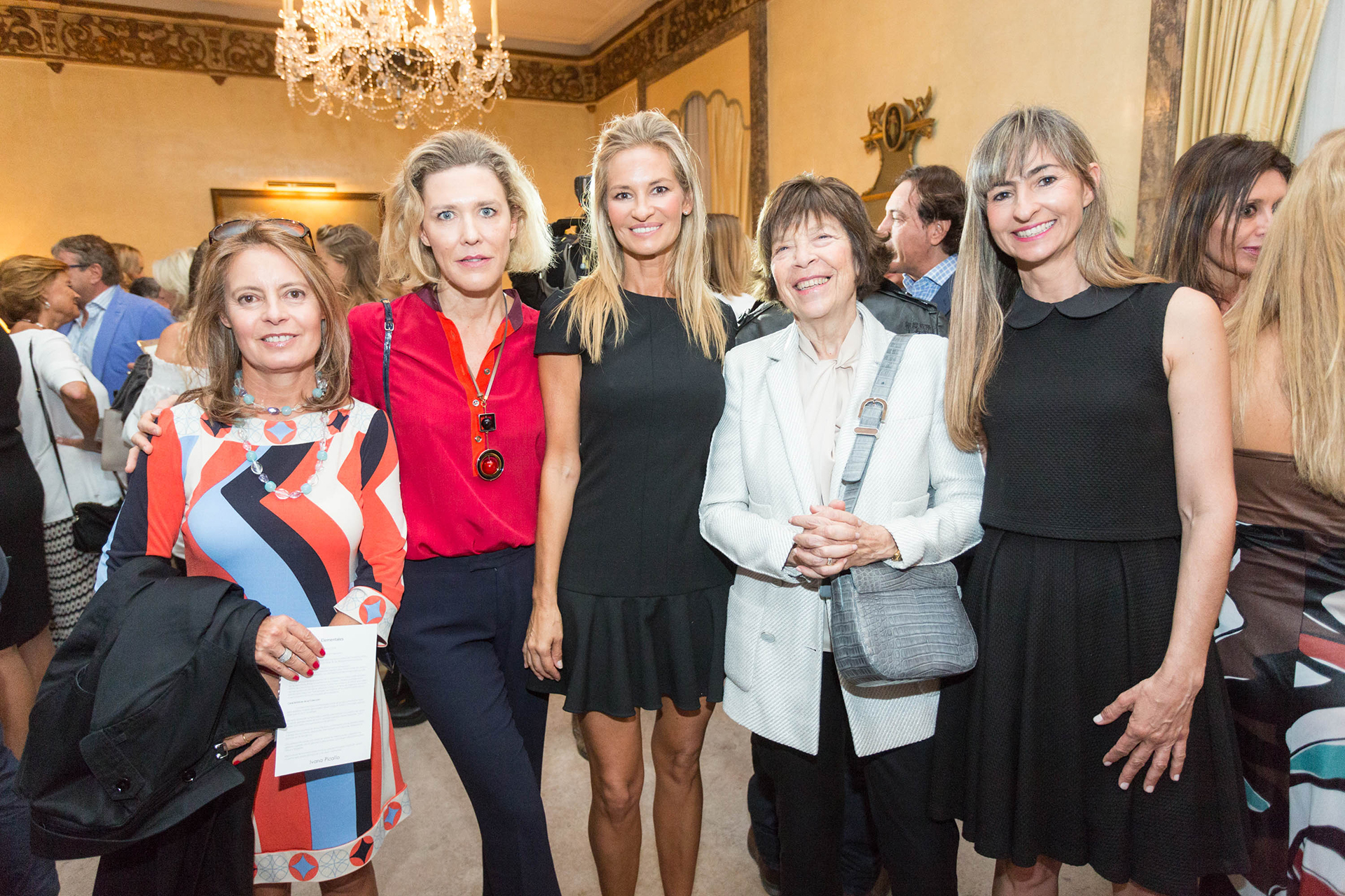 Rita de Achaval, Alexandra De Royere, Lily Sciorra de Mascardi, Silvia Gold de Sigman y Paula Botto