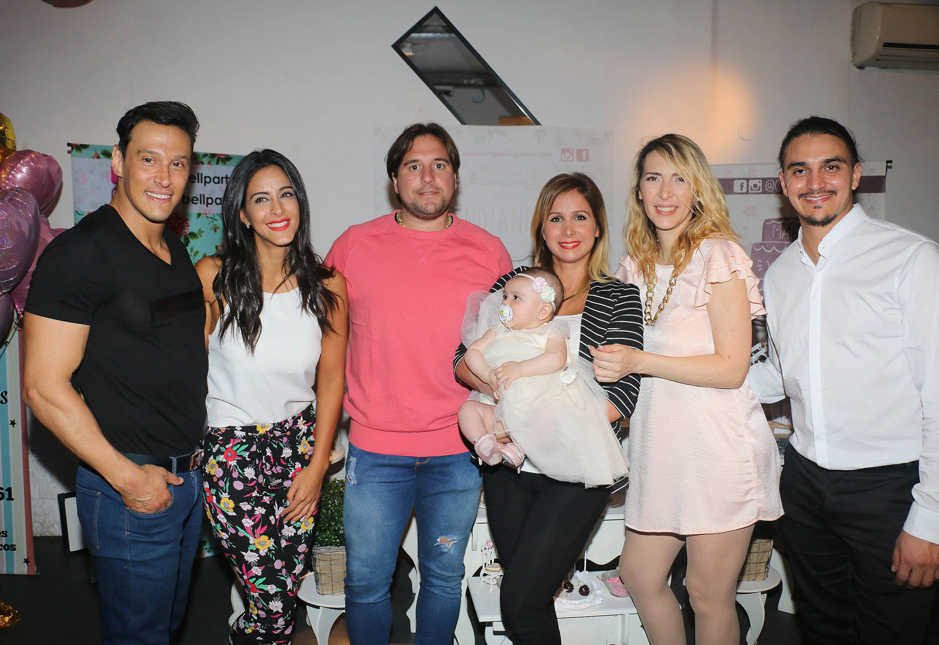 Joel Ledesma, Celeste Muriega, Sebastián Cobelli, Fernanda Vives, Lorena Liggi y Leandro D´Angelo con Indiana