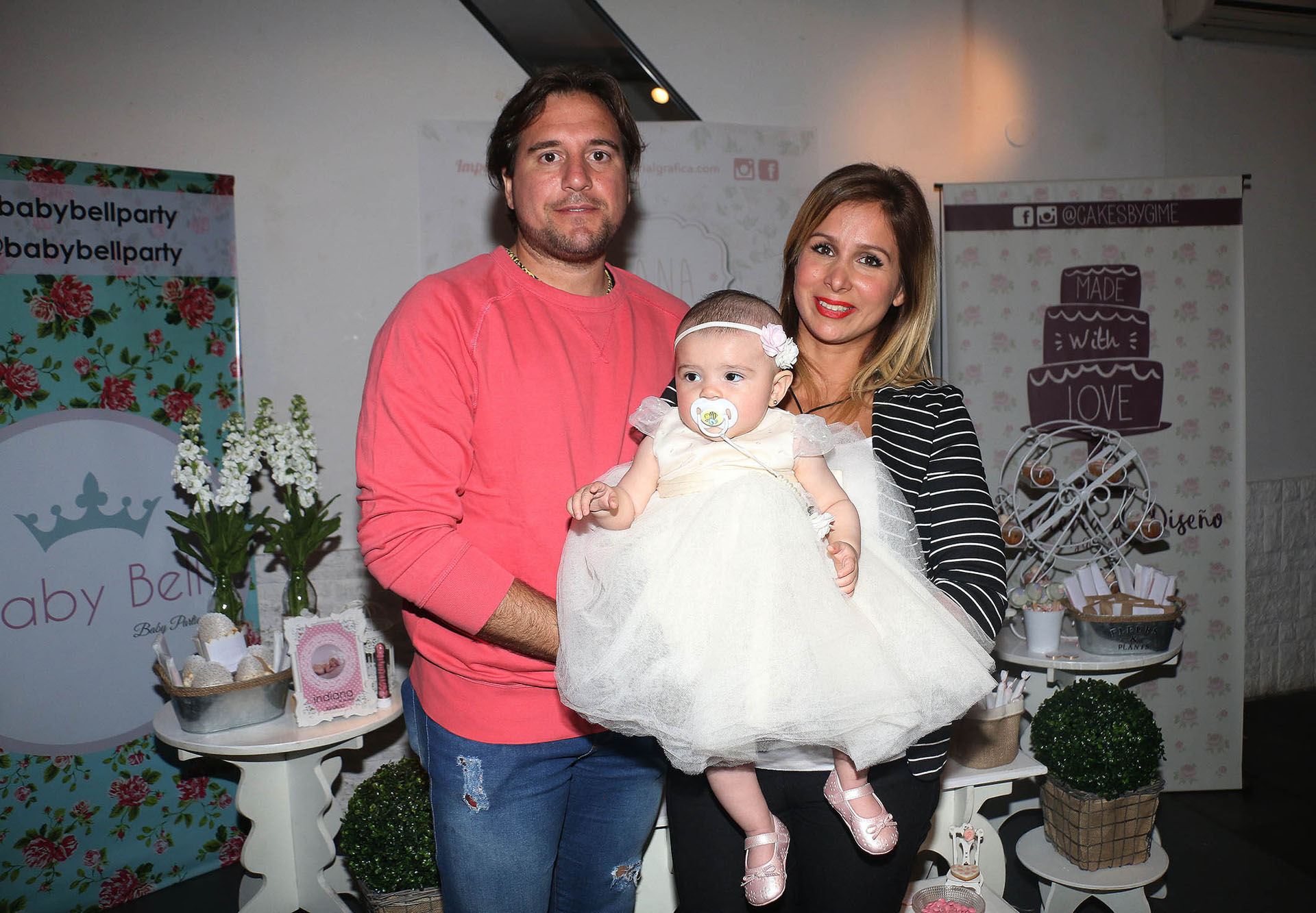 Sebastián Cobelli y Fernanda Vives con Indiana