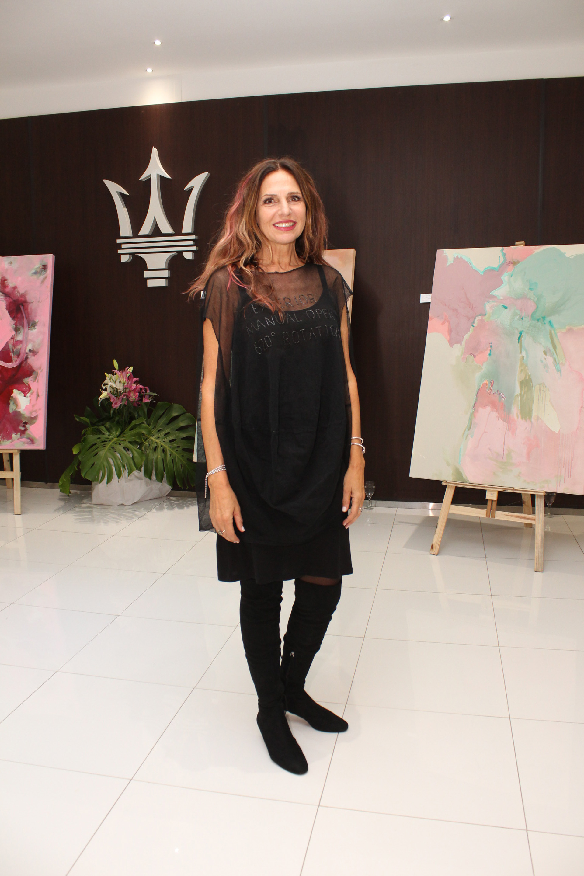 La ex modelo y conductora Ginette Reynal mostró su faceta artística y presentó su muestra “Etérea”, acompañada por muchas personalidades (Jorge Amado)