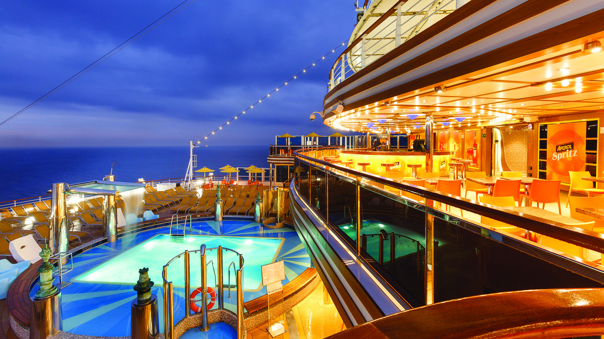 Vista del deck del Costa Diadema.