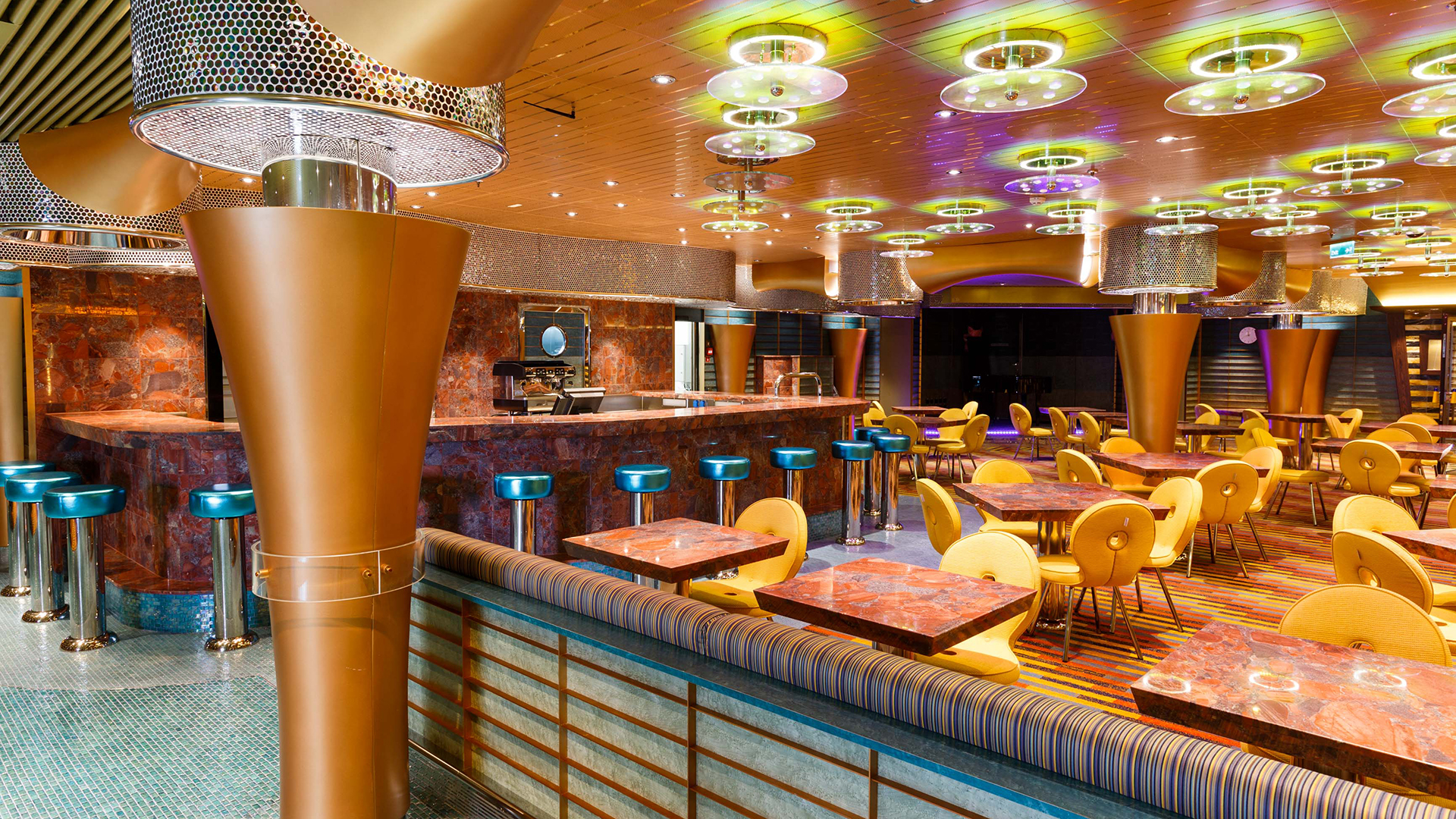 Decenas de restaurantes y bares de todo tipo, ambientados con distintos estilos y conceptos.