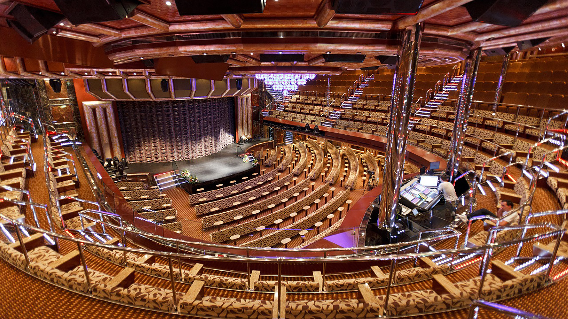 Uno de los teatros del interior del crucero, con capacidad para alrededor de 1300 espectadores.