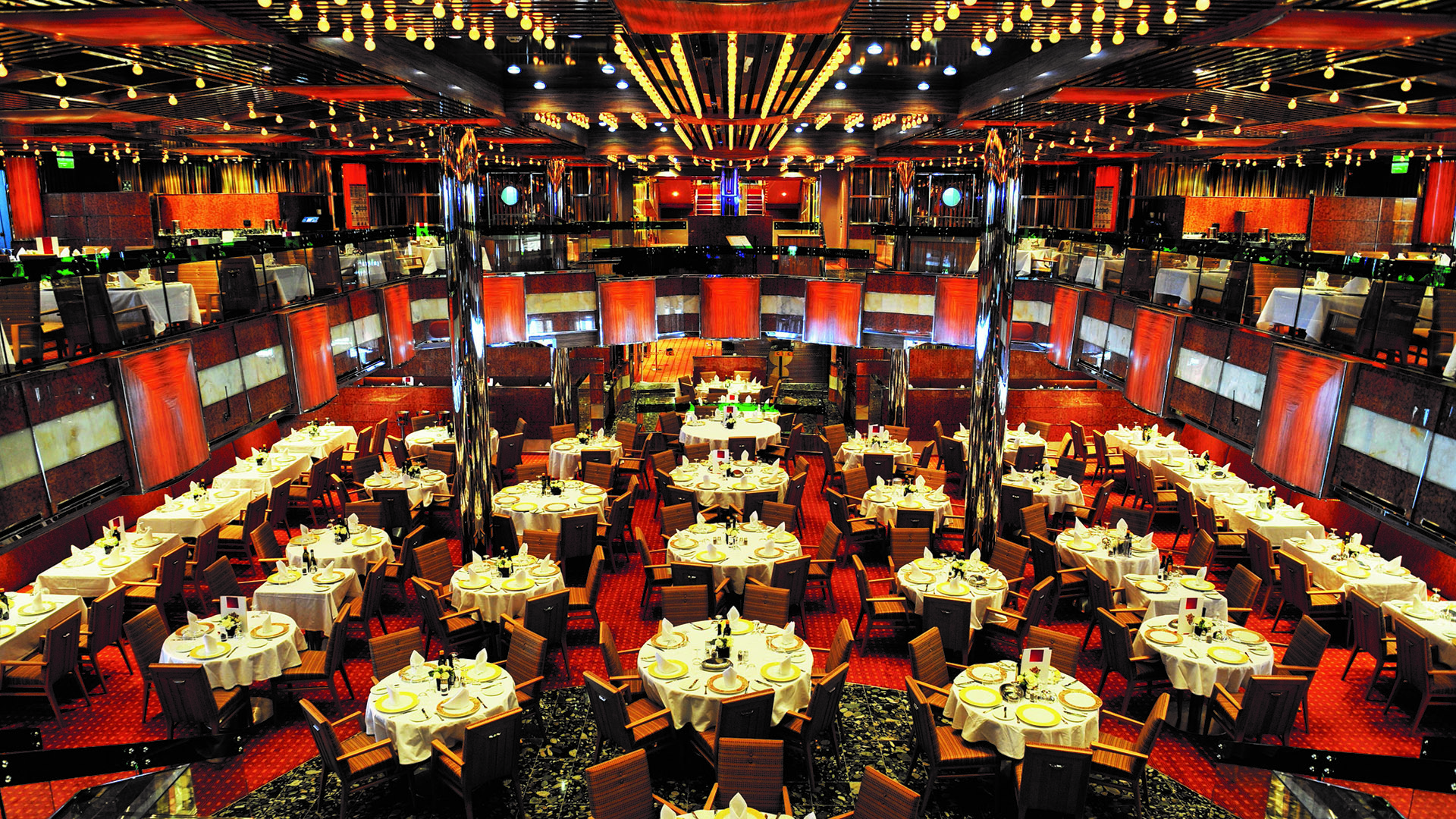 Hasta 2000 personas comen por turno en los muchos restaurantes de los cruceros.
