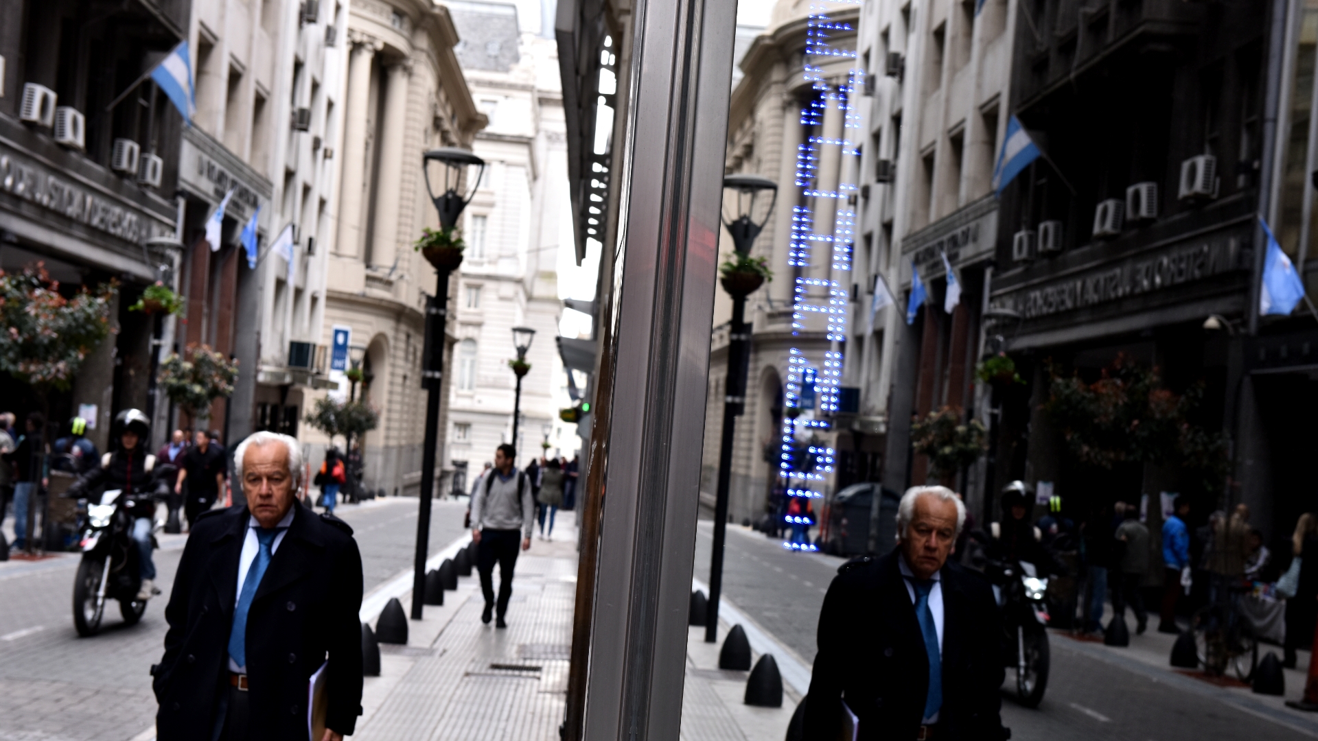 El dólar subió luego de varias semanas con tendencia descendente (foto Adrián Escandar)