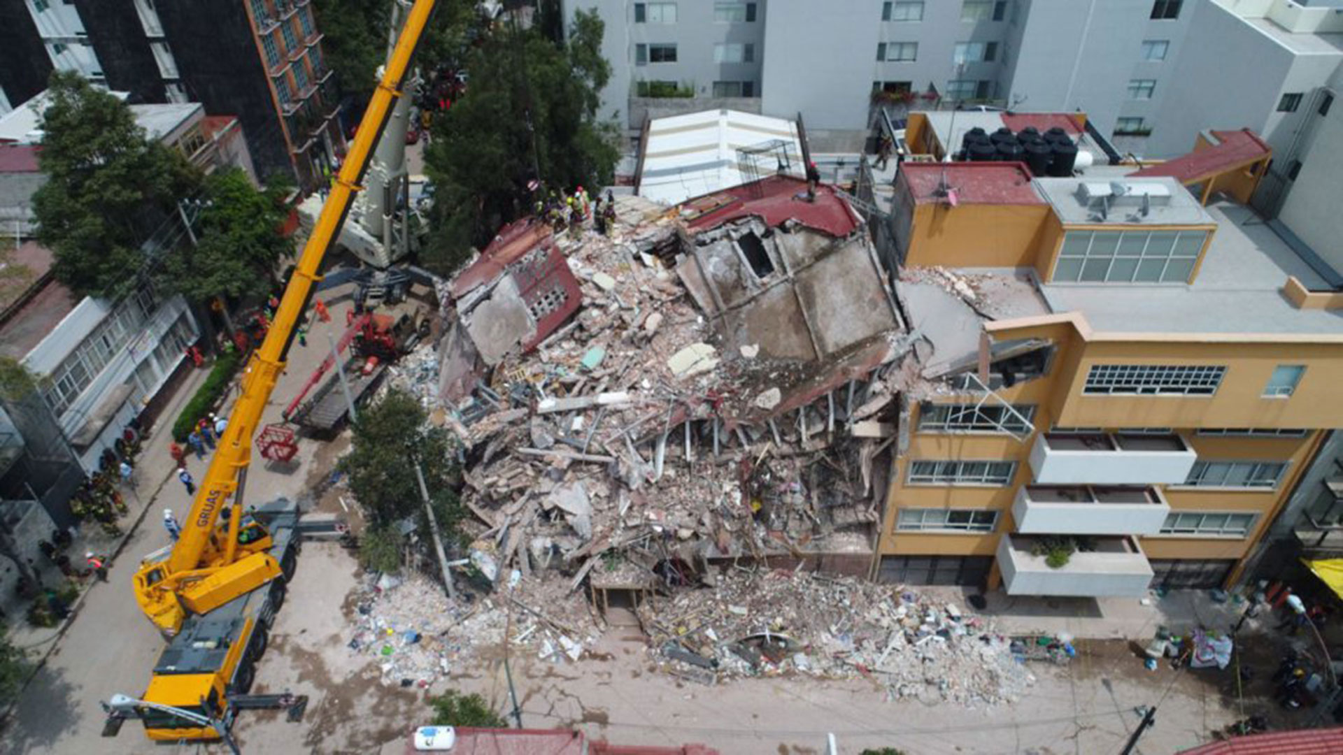 “Cuando los niños llegaron aquí parecían expertos, sabían todo del terremoto, lugar del epicentro, magnitud y duración, cosas que ni yo sabía, pero también se habla del tema y se les brinda apoyo psicológico y se ofrecerá también a padres de familia”, relata el dueño del local.