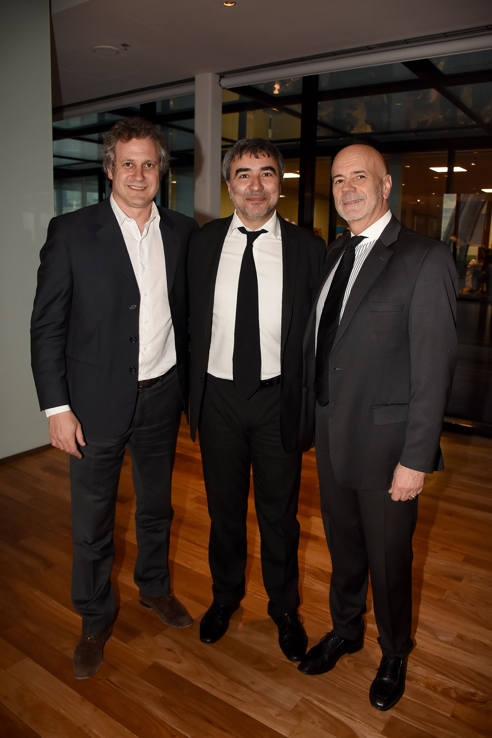 Felipe Miguel junto a Javier Calvo, jefe de redacción del Diario Perfil, y Jorge Telerman, director del Complejo Teatral de Buenos Aires