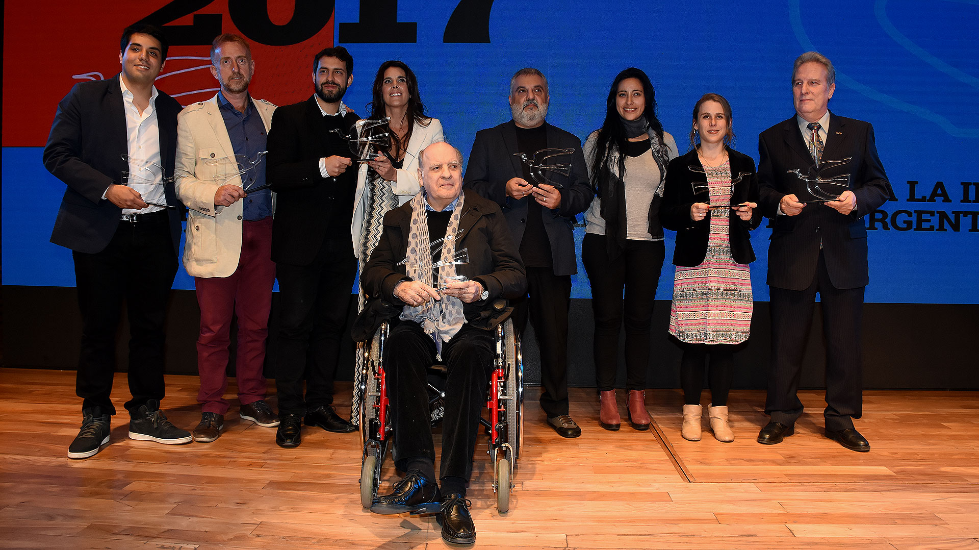 La foto grupal de los ganadores de los Premios Perfil 2017