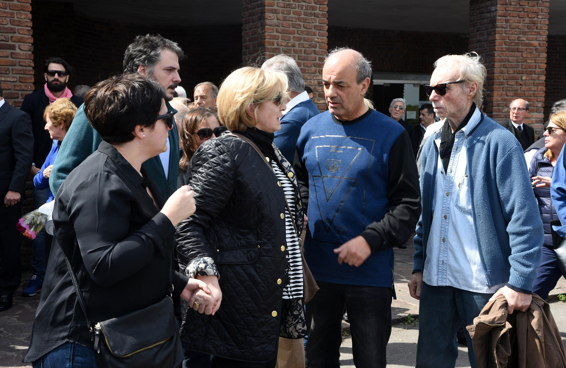 Guillermo Miguel, dueño de “El Corralón”, junto a la familia de Antoñana