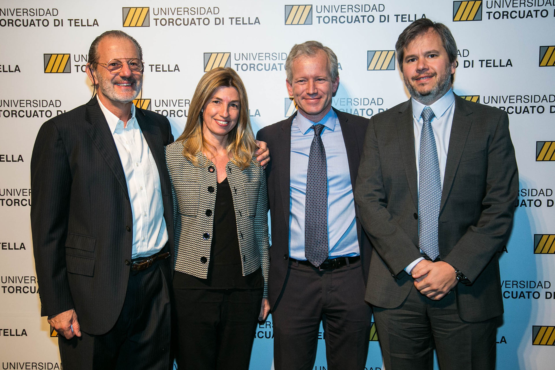 Roberto Vivo, Javier D’Alessandro y su esposa, junto a Ernesto Schargrodsky.