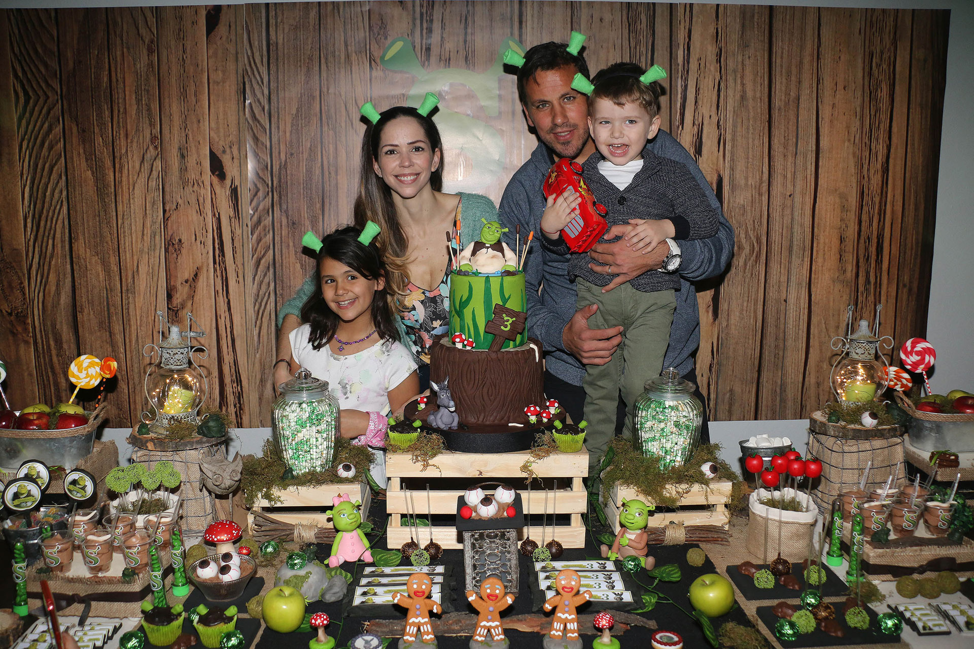El Ogro Fabbiani le festejó el cumple a su hijo Santino (3), fruto de su relación con Gimena Vascón. Participó Uma, la hija que el ex futbolista tuvo con Amalia Granata (Verónica Guerman / Teleshow)
